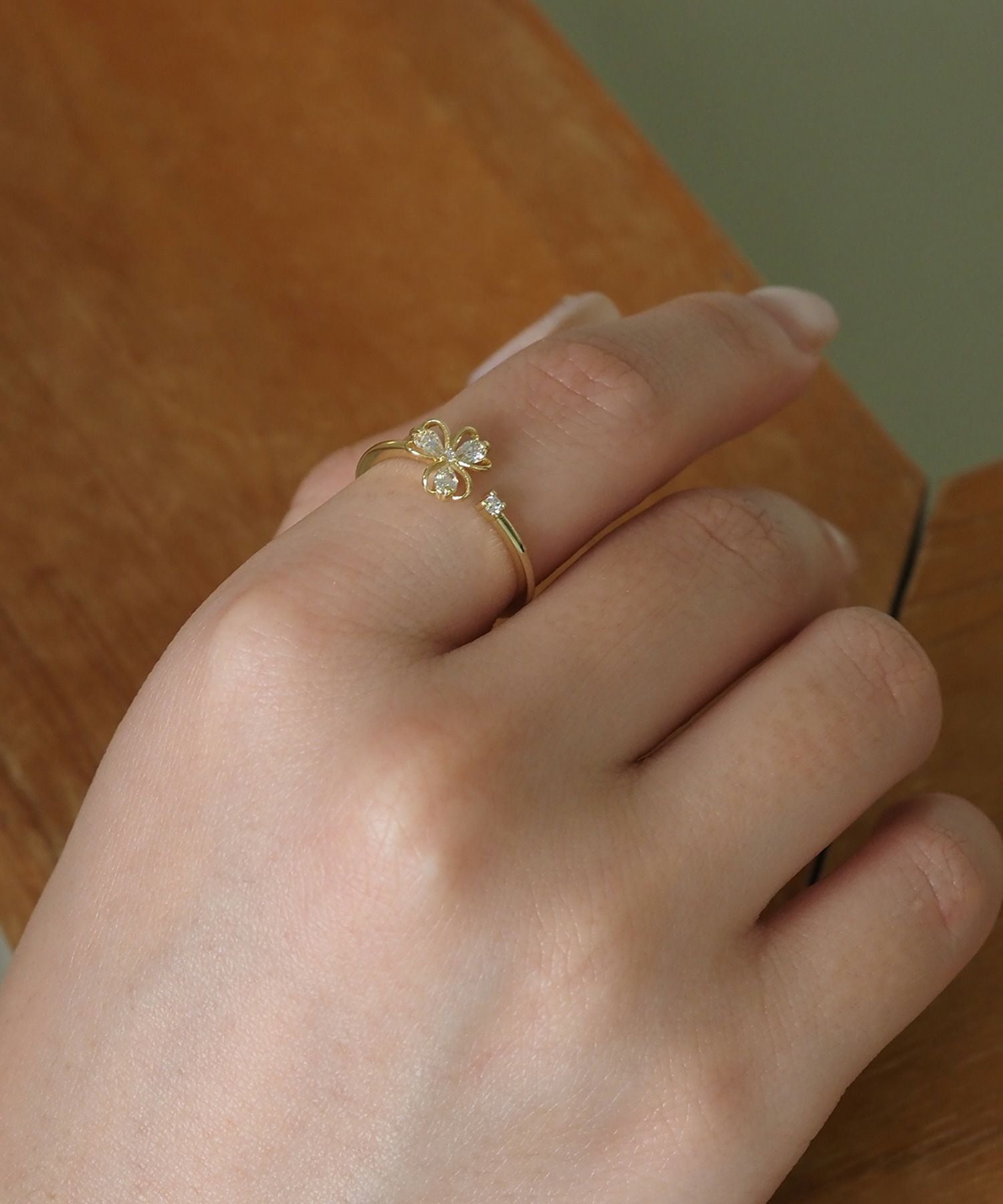 クローバージルコニアオープンリング