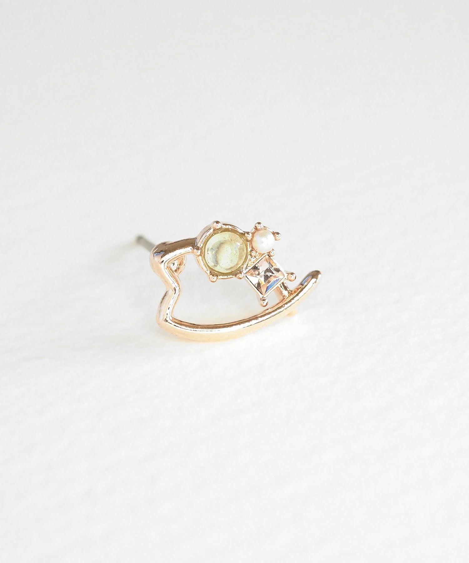 ナチュラルストーンダンシングペタルズチタンポストピアス【MUK Dreamy stone】