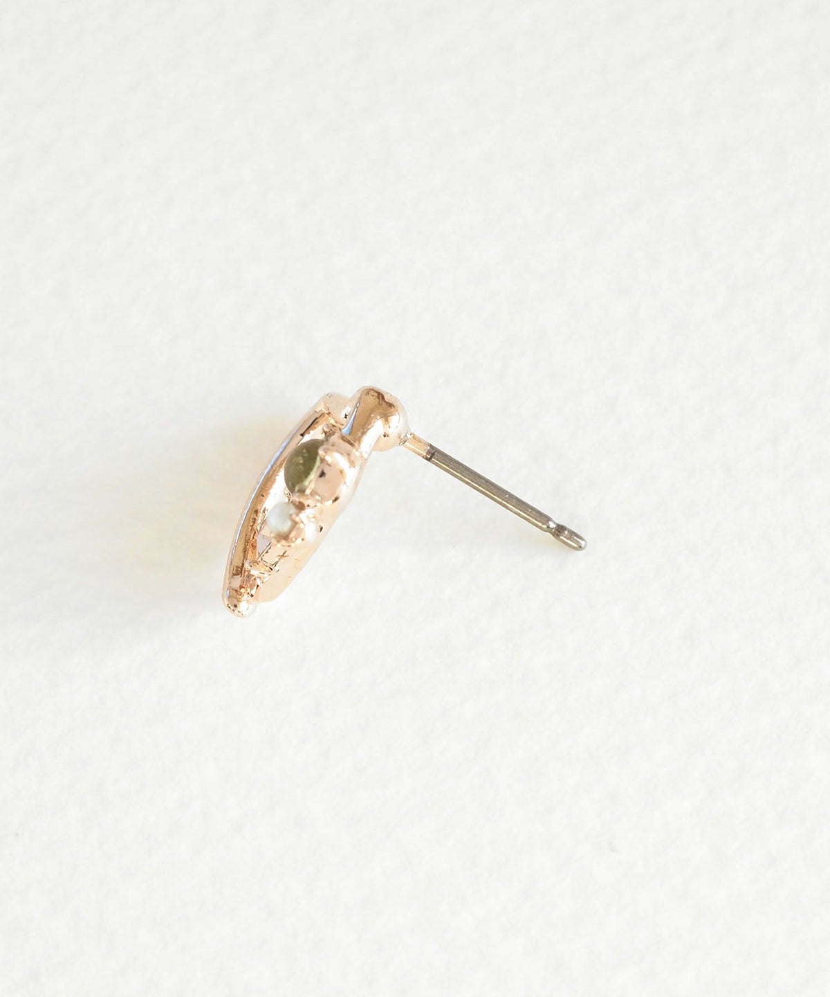 ナチュラルストーンダンシングペタルズチタンポストピアス【MUK Dreamy stone】