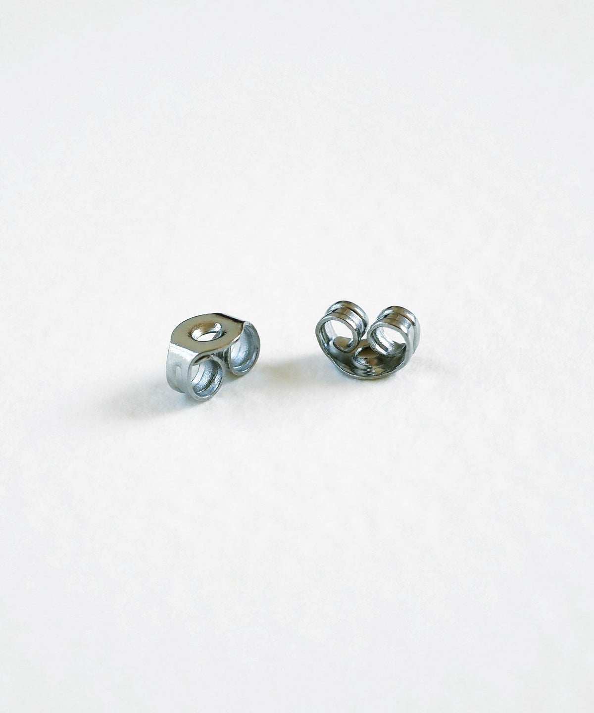 ナチュラルストーンダンシングペタルズチタンポストピアス【MUK Dreamy stone】