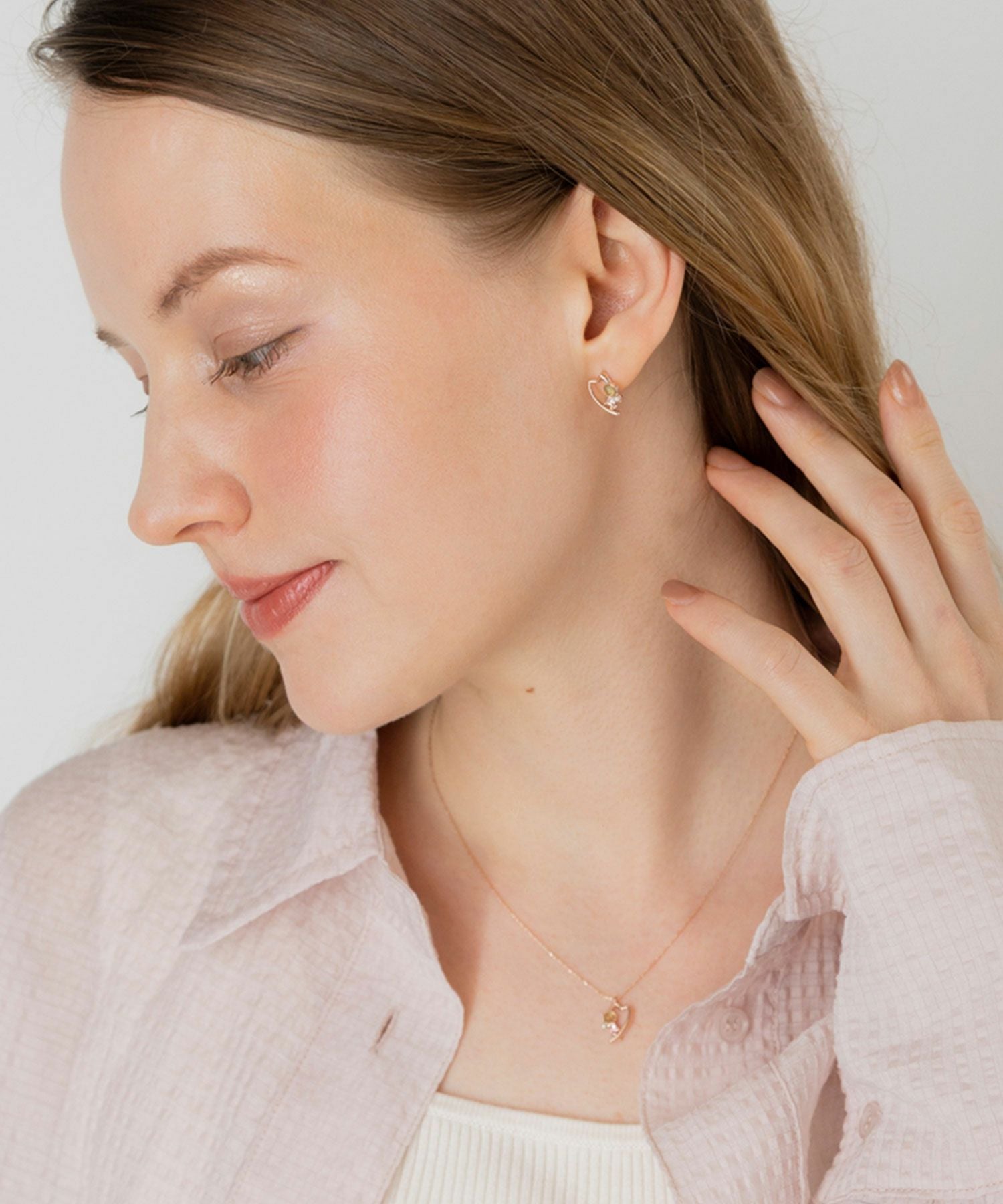 ナチュラルストーンダンシングペタルズチタンポストピアス【MUK Dreamy stone】