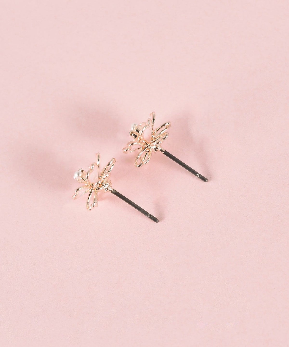 サクラシャインラインチタンポストピアス