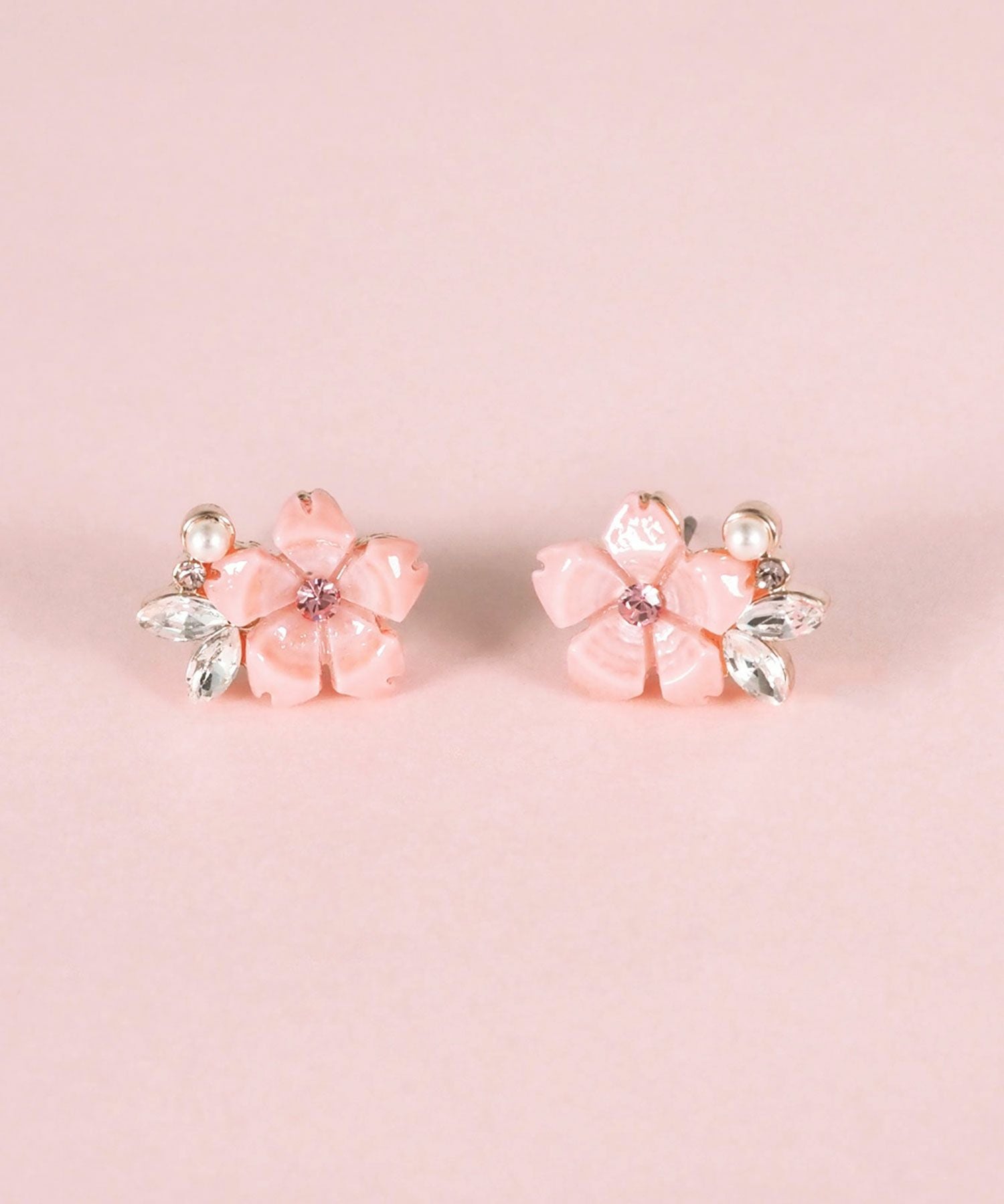 サクラドロップチタンポストピアス