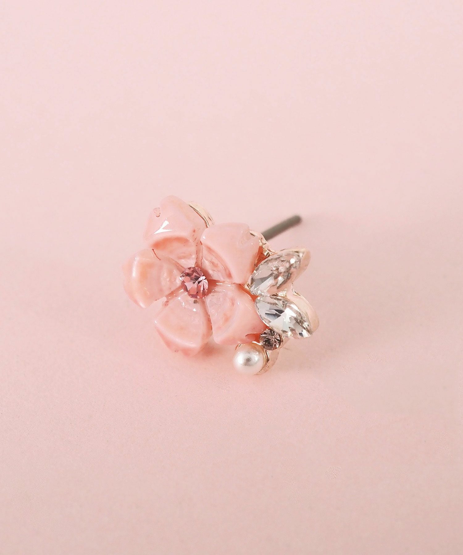 サクラドロップチタンポストピアス