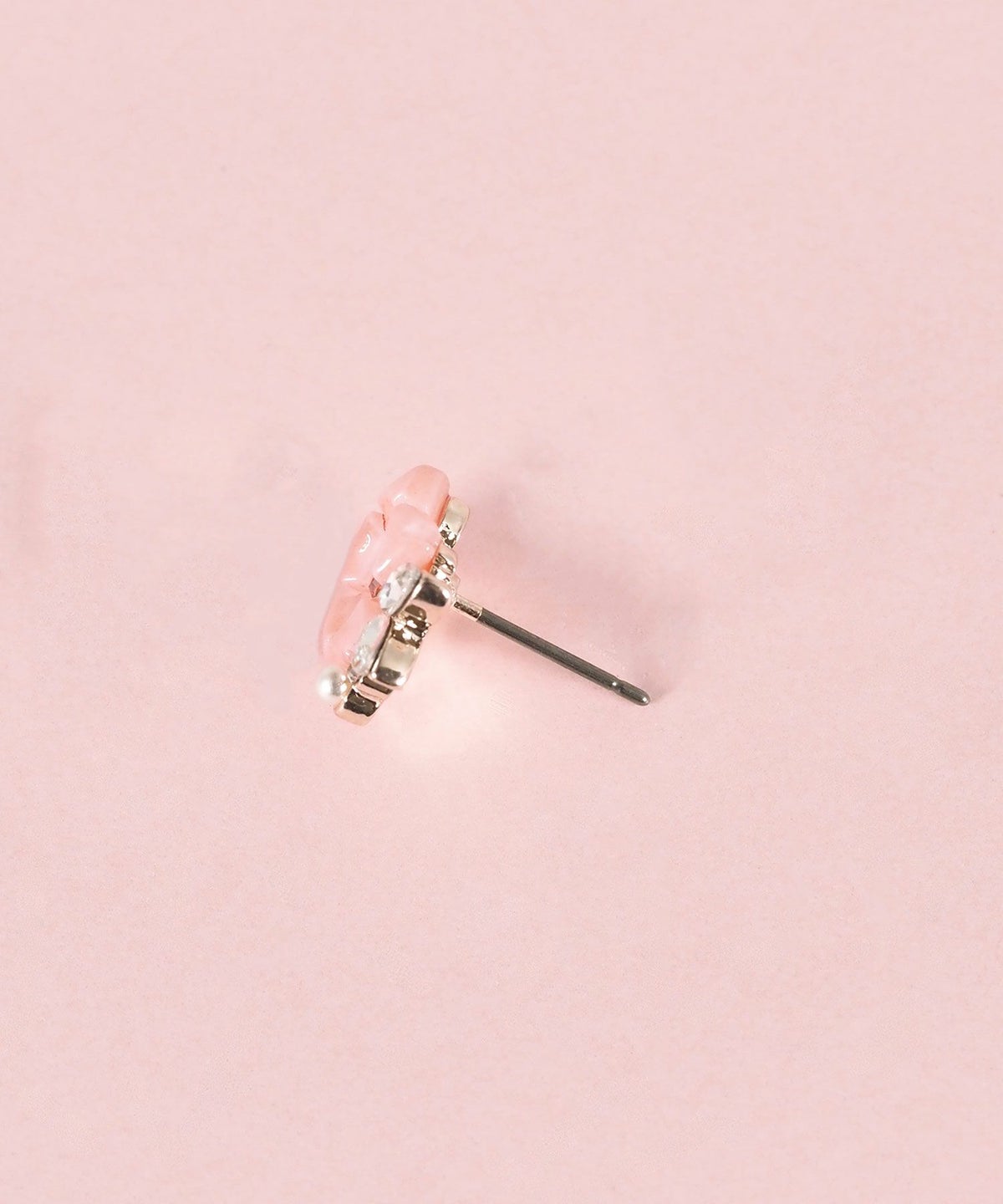 サクラドロップチタンポストピアス