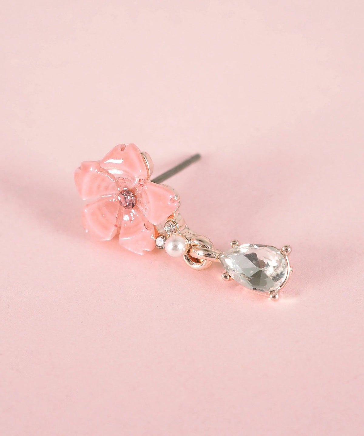 サクラドロップビジューチタンポストピアス