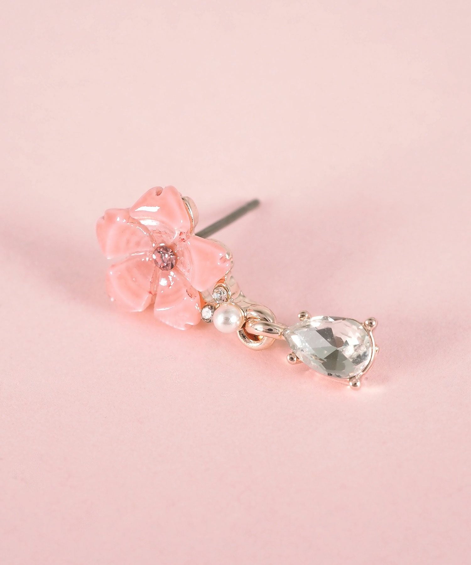 サクラドロップビジューチタンポストピアス