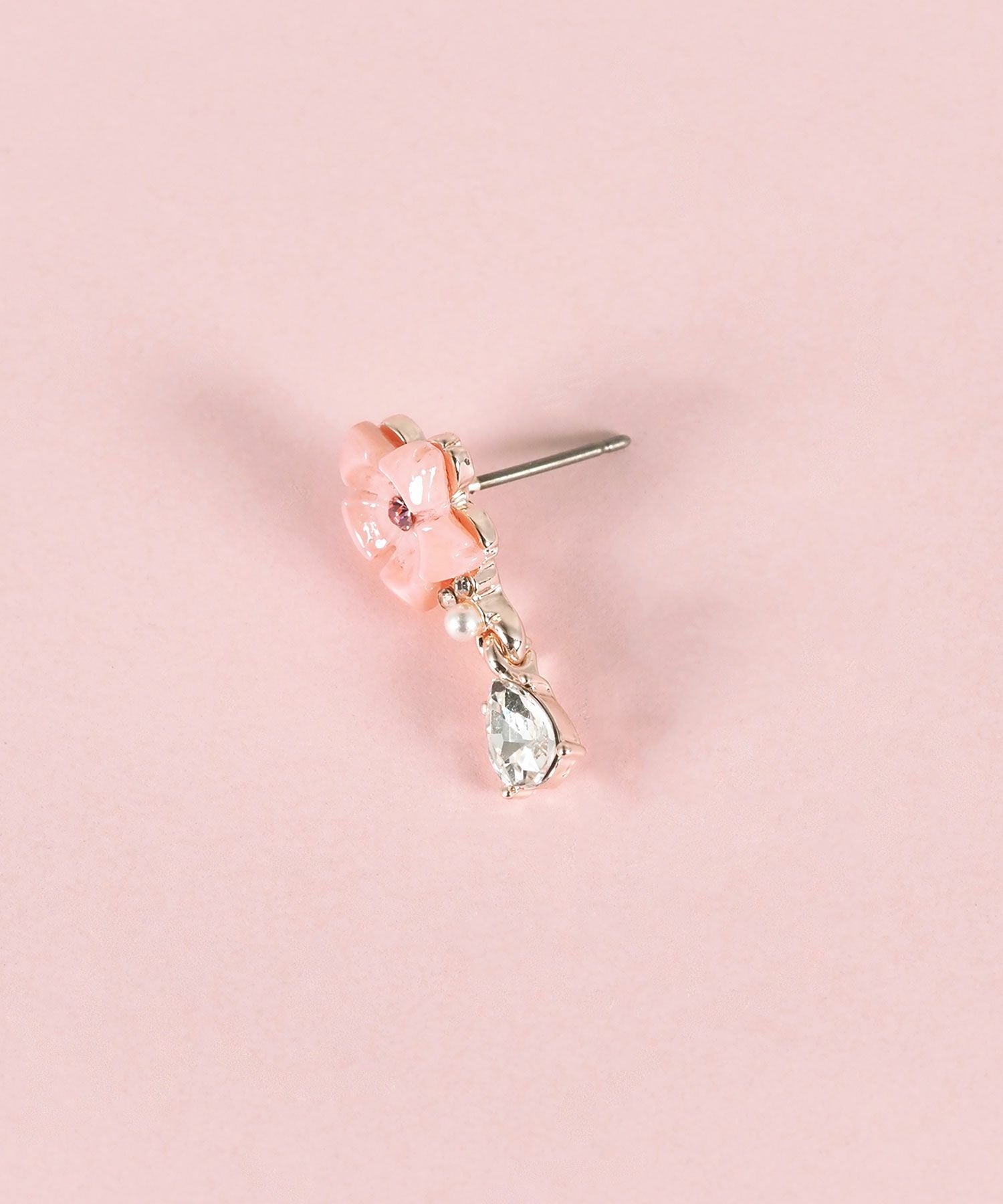 サクラドロップビジューチタンポストピアス