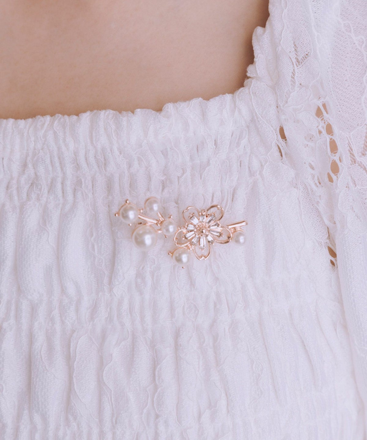 サクラスプリグブローチ