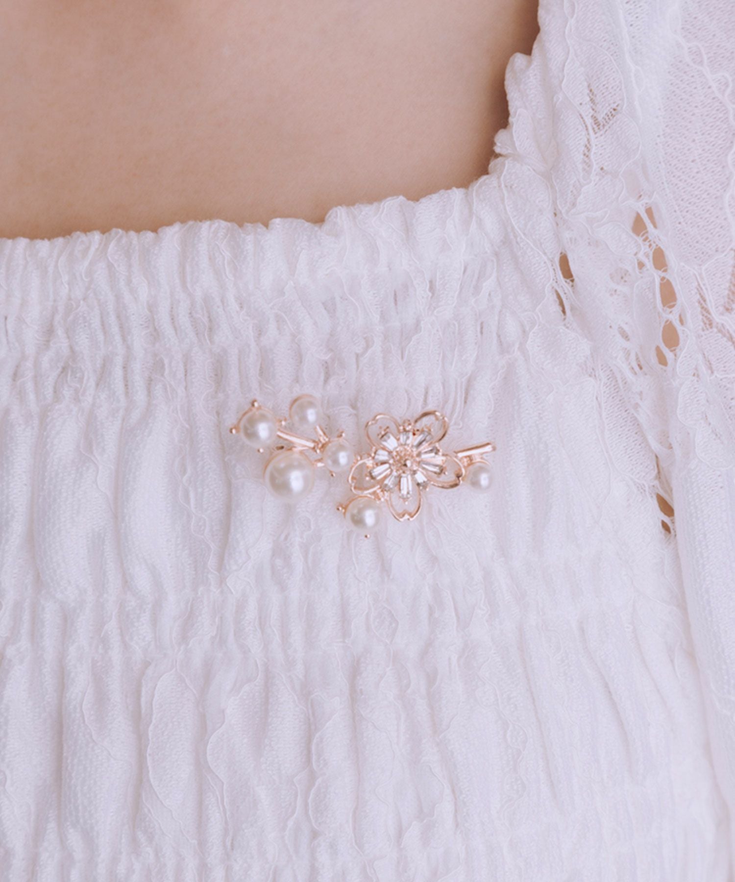 サクラスプリグブローチ