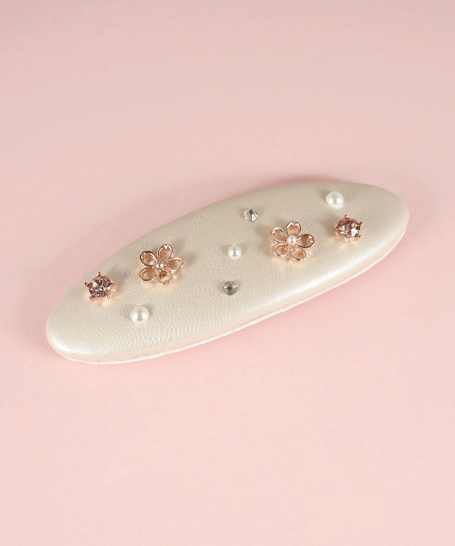 サクラオーバルレザーピン