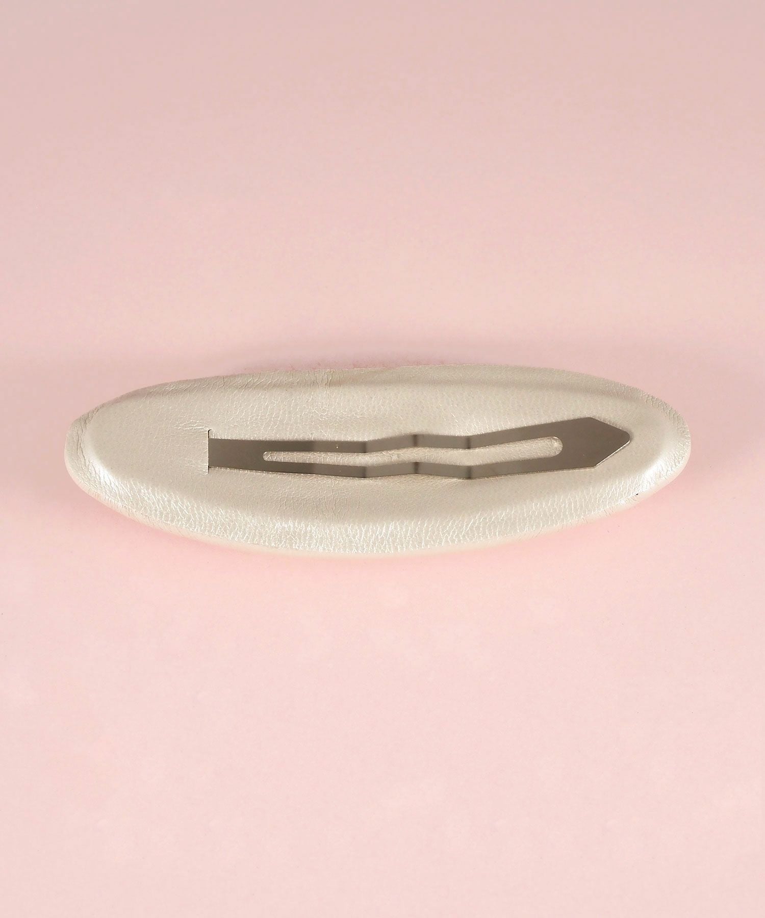 サクラオーバルレザーピン