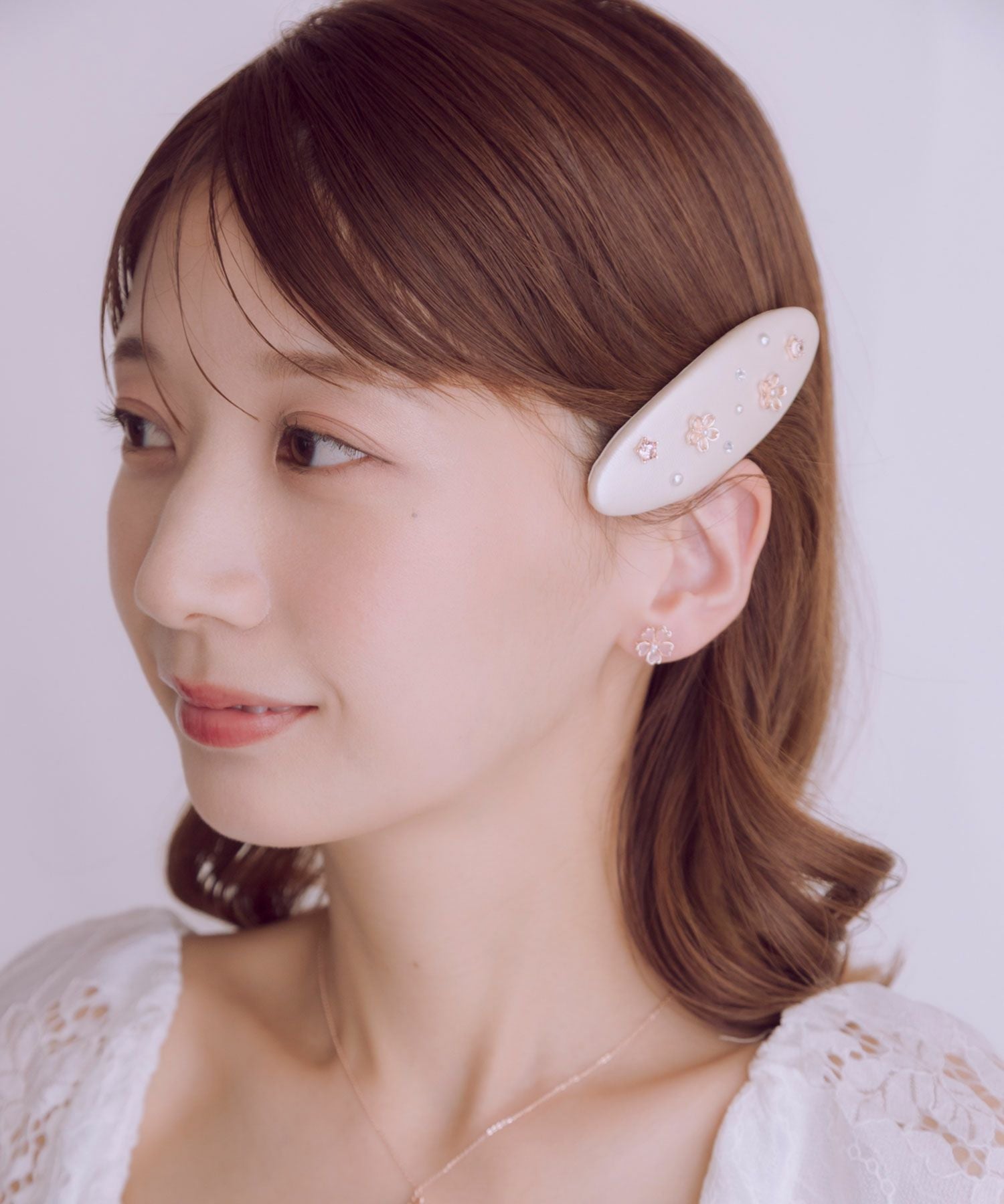 サクラオーバルレザーピン