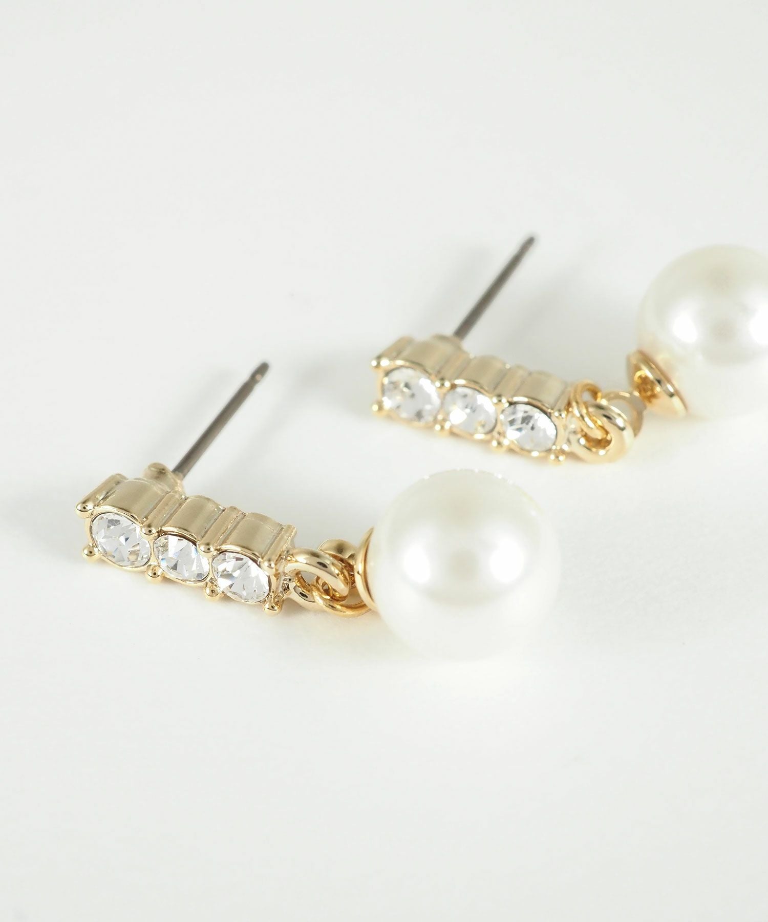 スリーグレインズパールチタンポストピアス【MUK voyalibre】