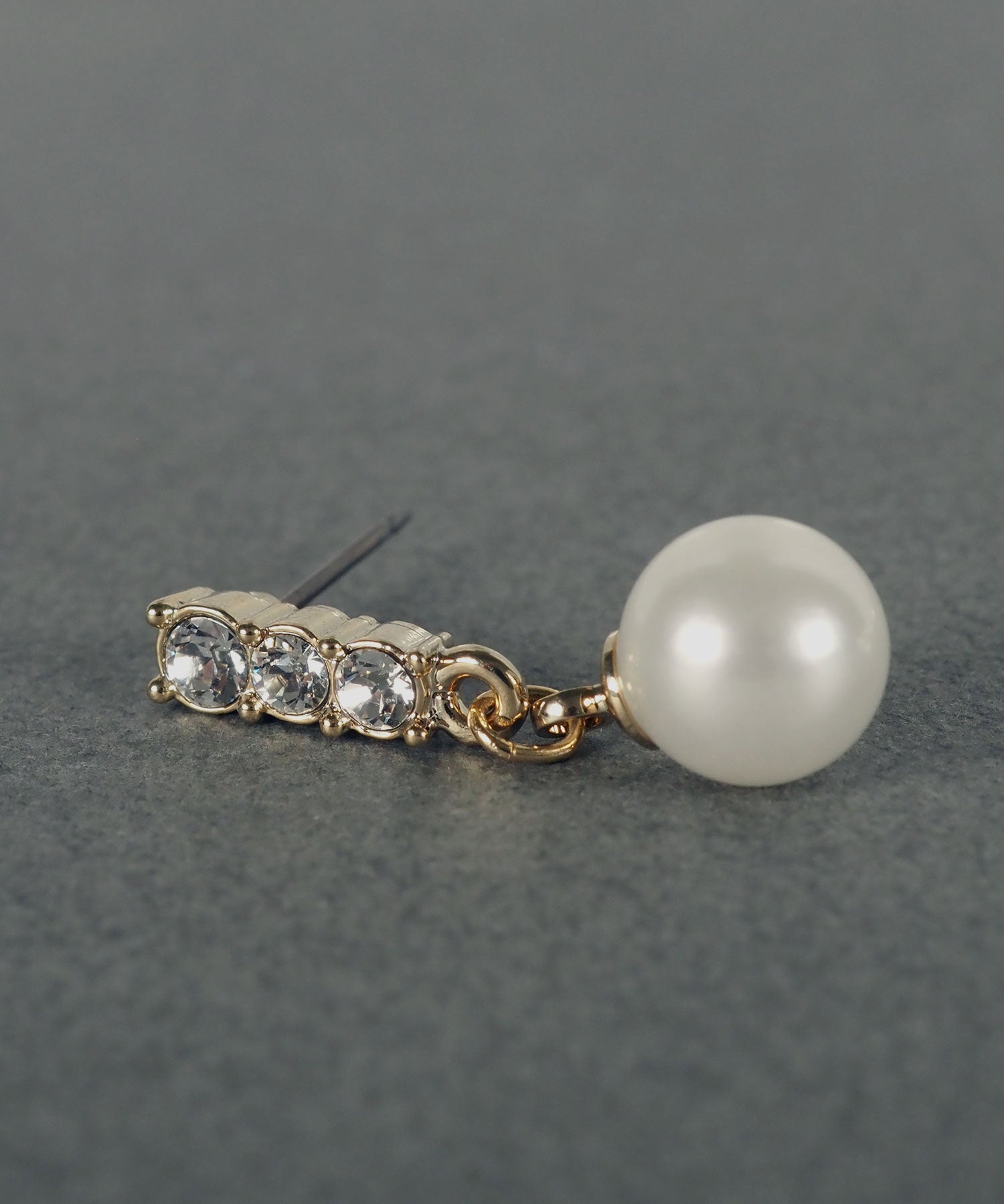 スリーグレインズパールチタンポストピアス【MUK voyalibre】