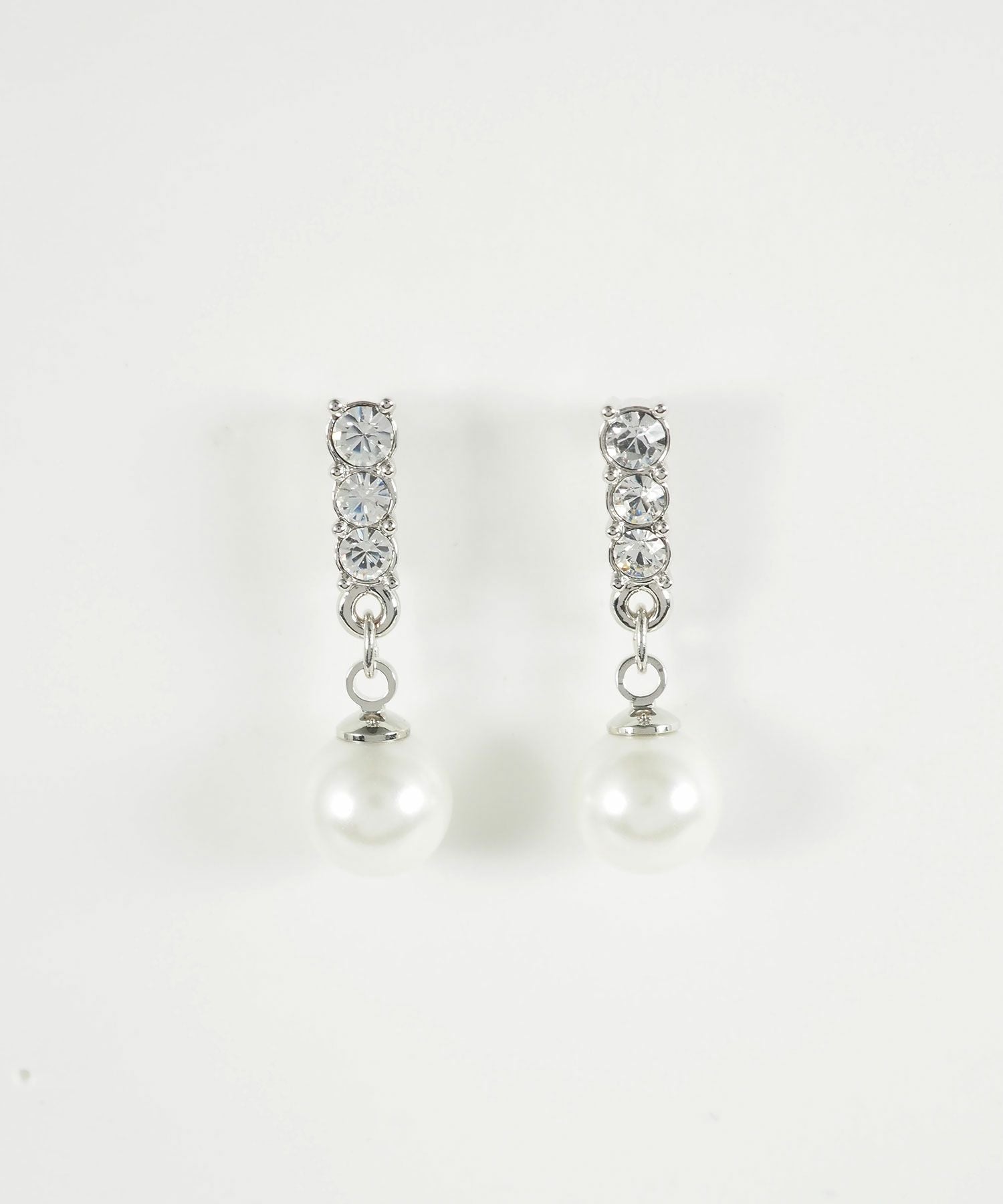 スリーグレインズパールチタンポストピアス【MUK voyalibre】