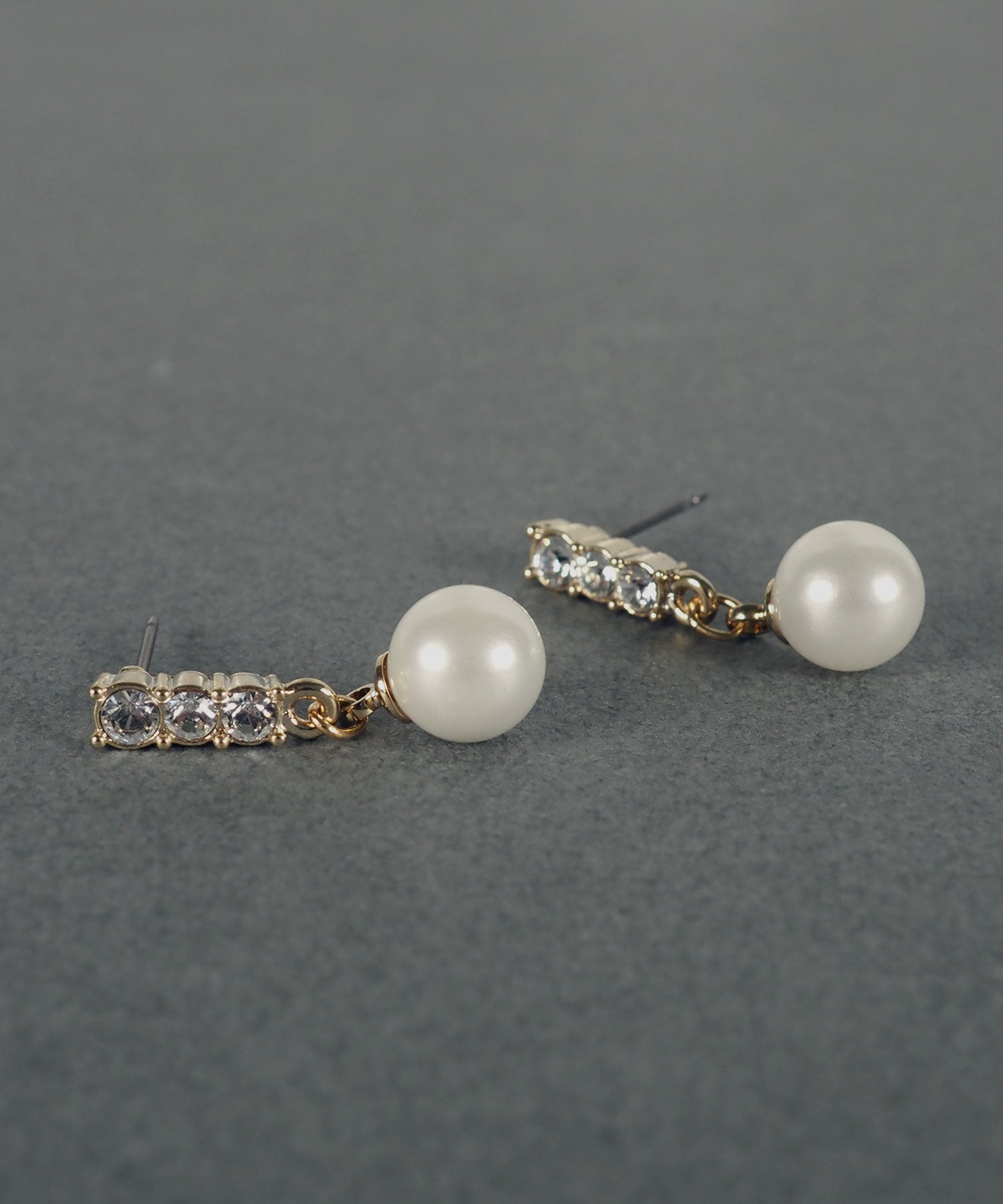 スリーグレインズパールチタンポストピアス【MUK voyalibre】