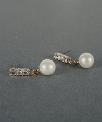 スリーグレインズパールチタンポストピアス【MUK voyalibre】