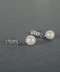 スリーグレインズパールチタンポストピアス【MUK voyalibre】
