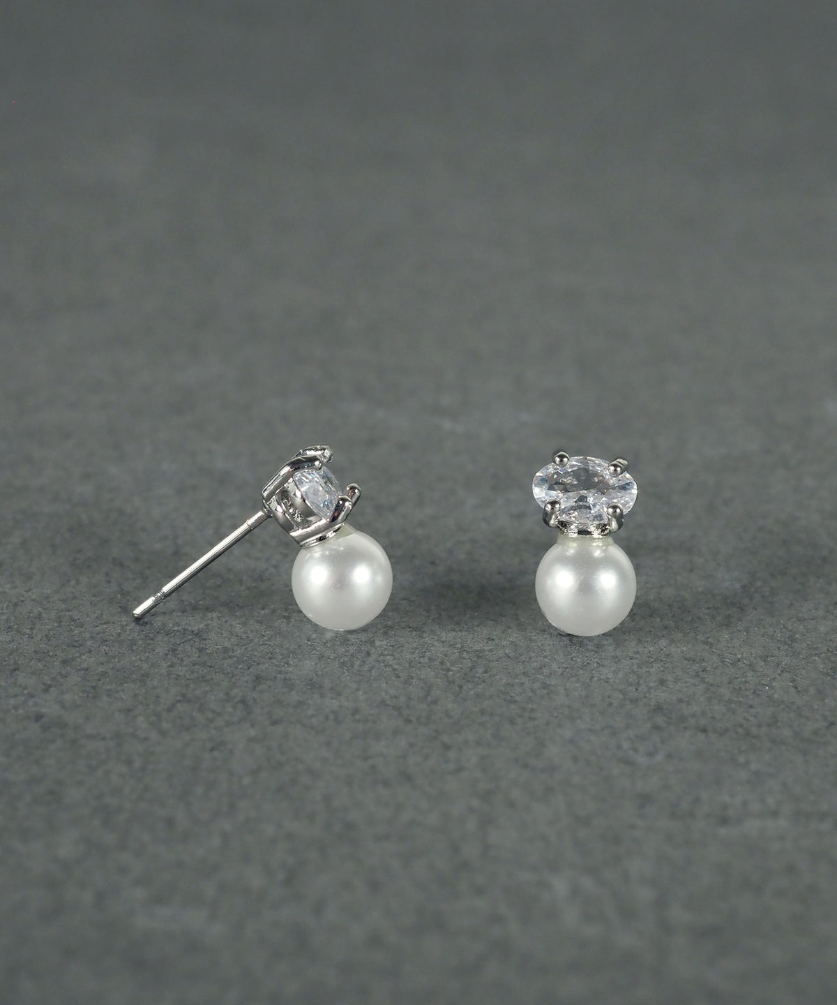 ミニマルストーンパールチタンポストピアス【MUK voyalibre】
