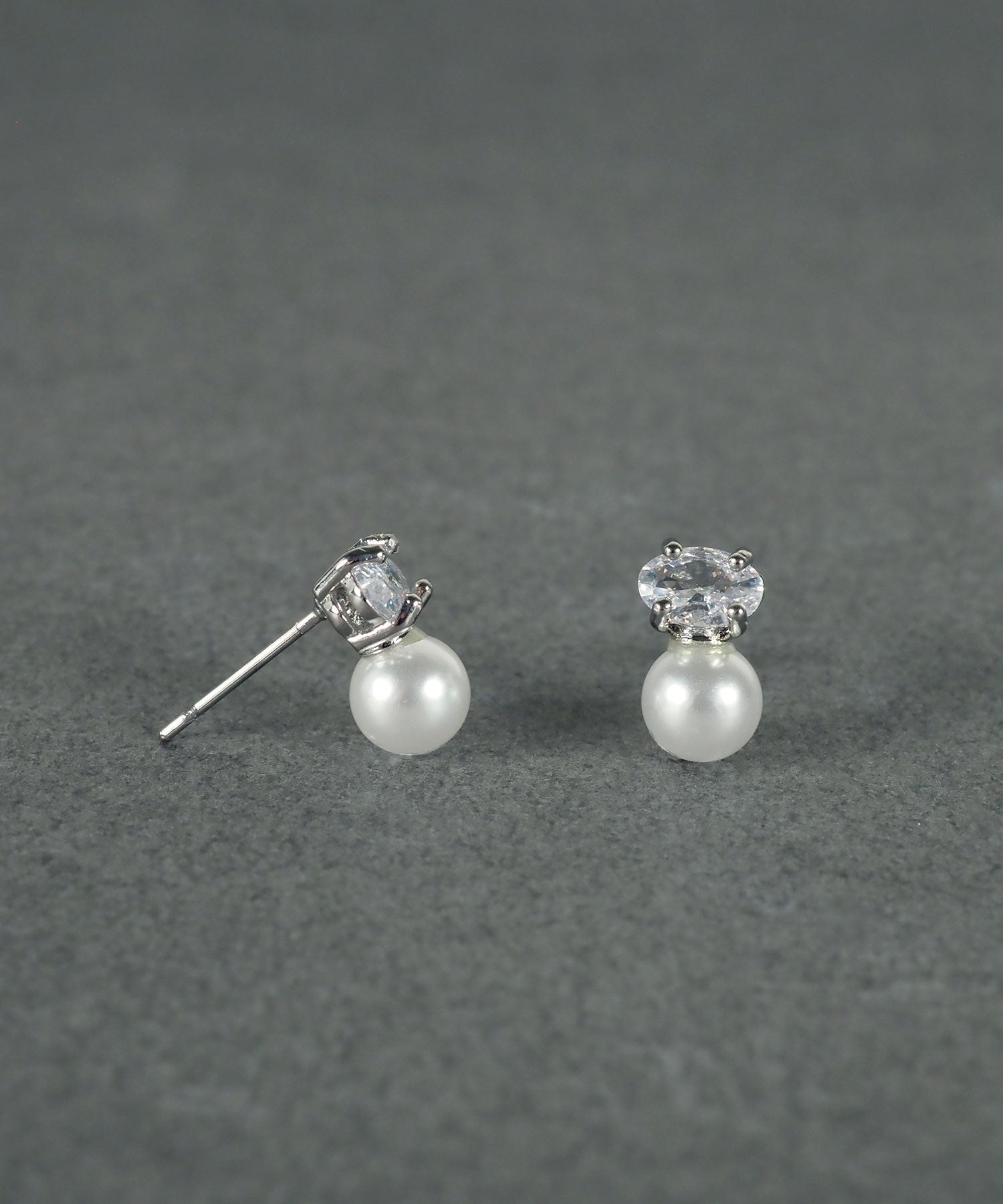 ミニマルストーンパールチタンポストピアス【MUK voyalibre】