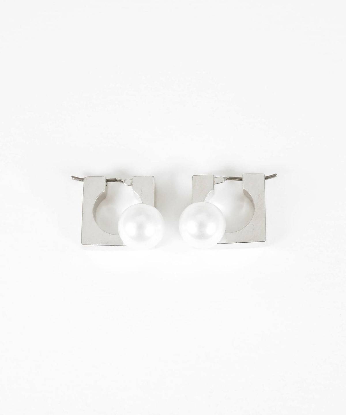 ポリッシュシェルパールスクエアチタンポストピアス