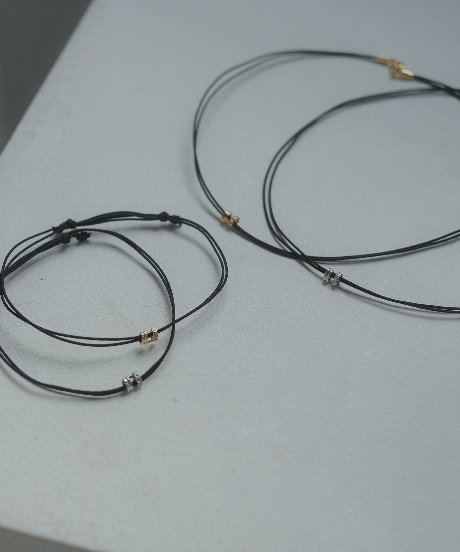 タイニーラインメタルコードブレスレット