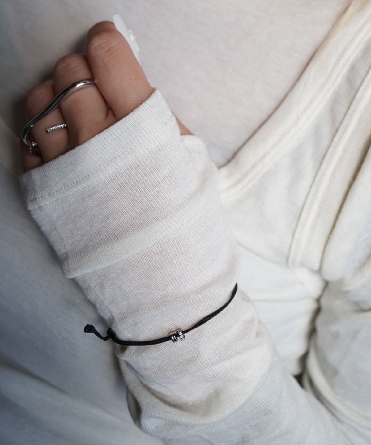 タイニーラインメタルコードブレスレット