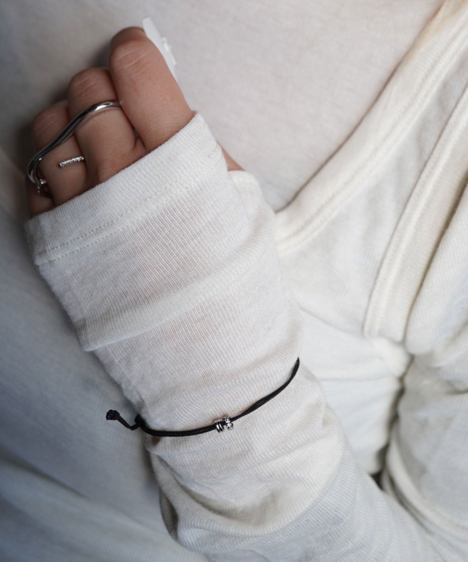 タイニーラインメタルコードブレスレット