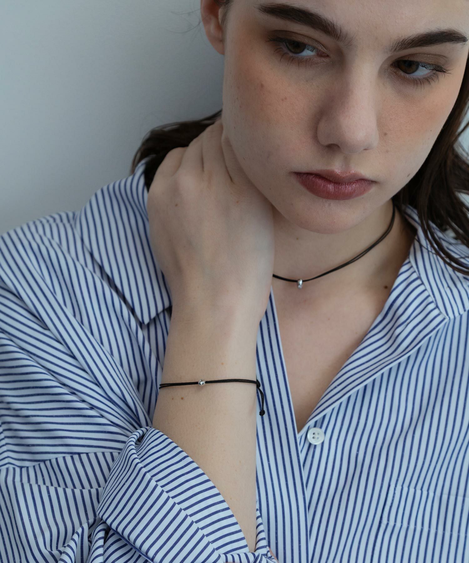 タイニードロップメタルコードブレスレット