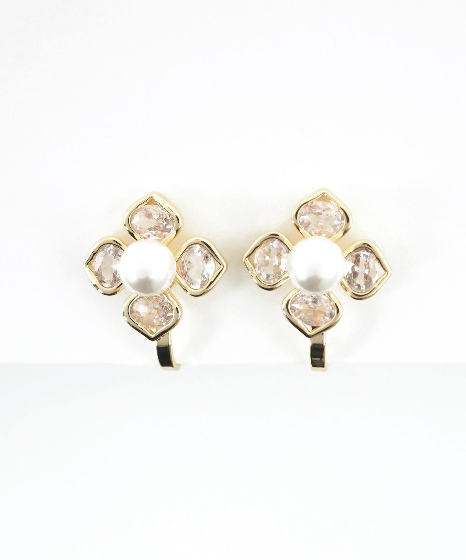 パールフラワービジュークリップイヤリング