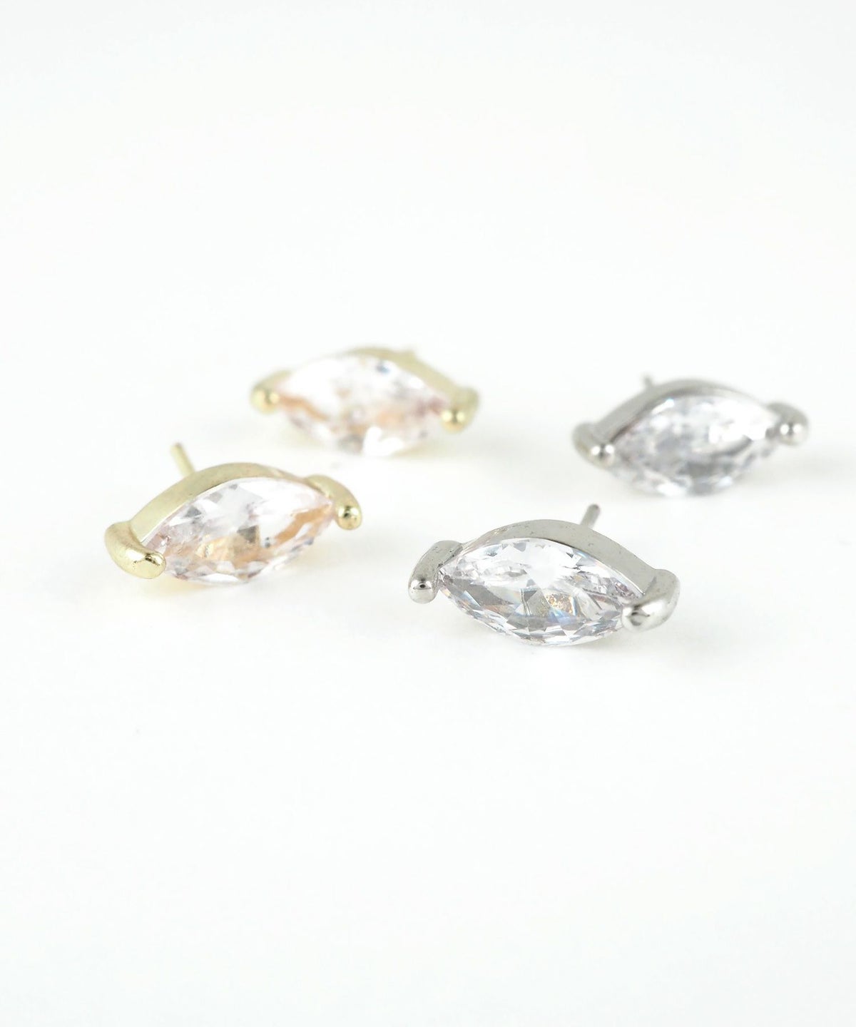 プチマーキススレッドレスサージカルステンレスポストピアス