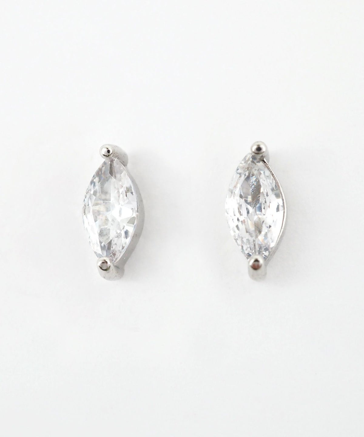 プチマーキススレッドレスサージカルステンレスポストピアス