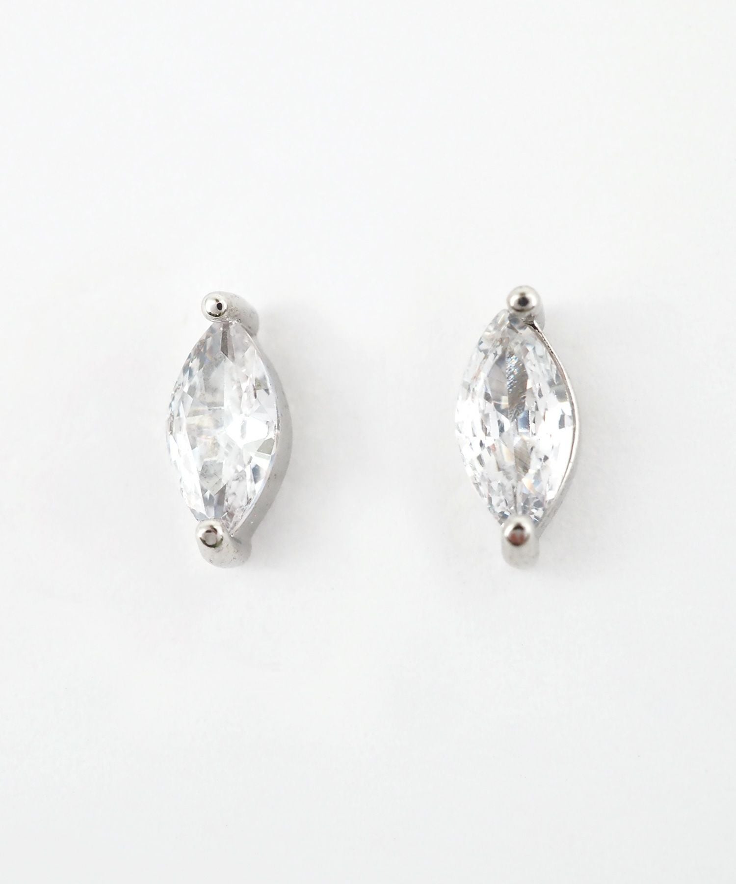 プチマーキススレッドレスサージカルステンレスポストピアス