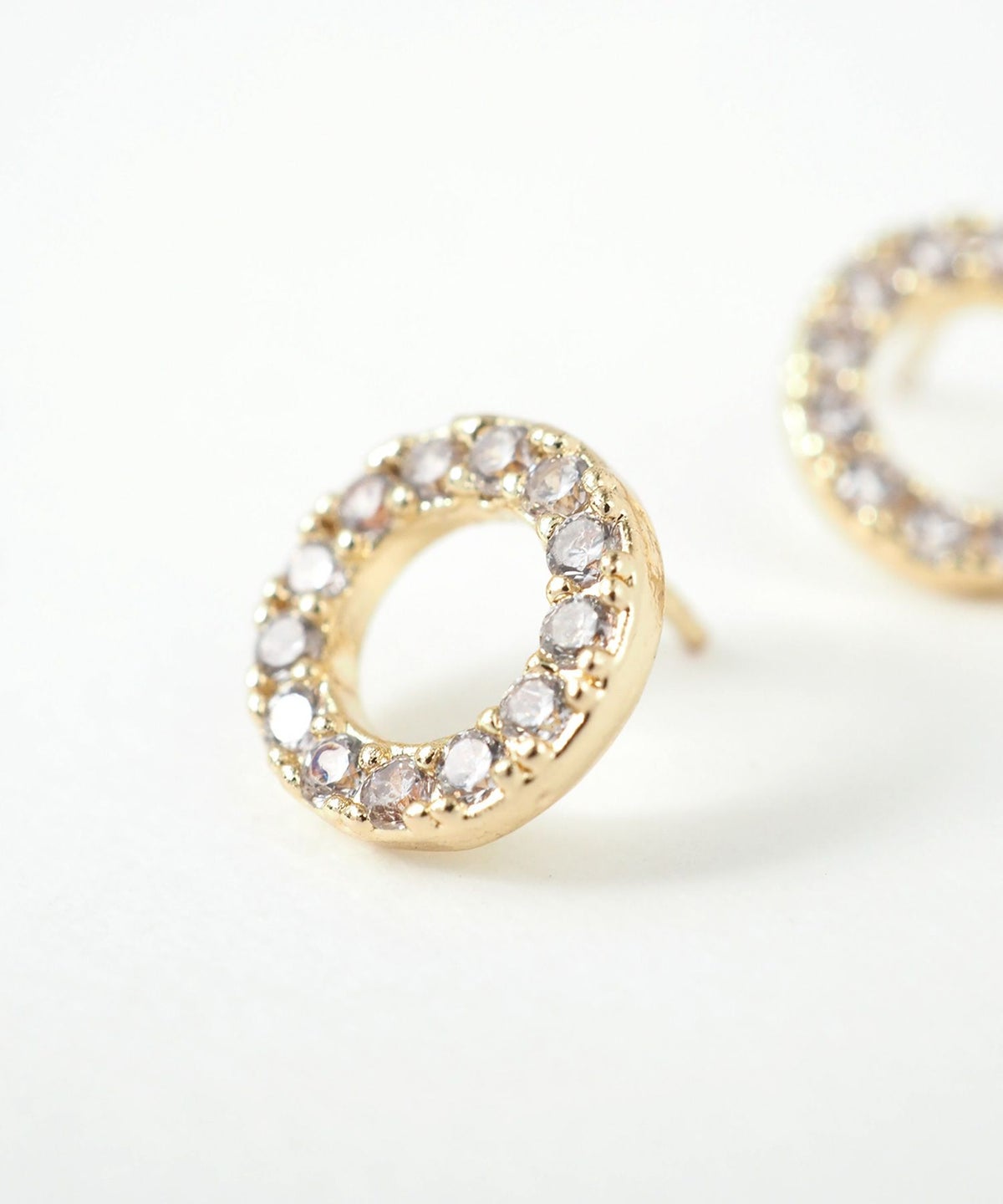 パヴェサークルスレッドレスサージカルステンレスポストピアス