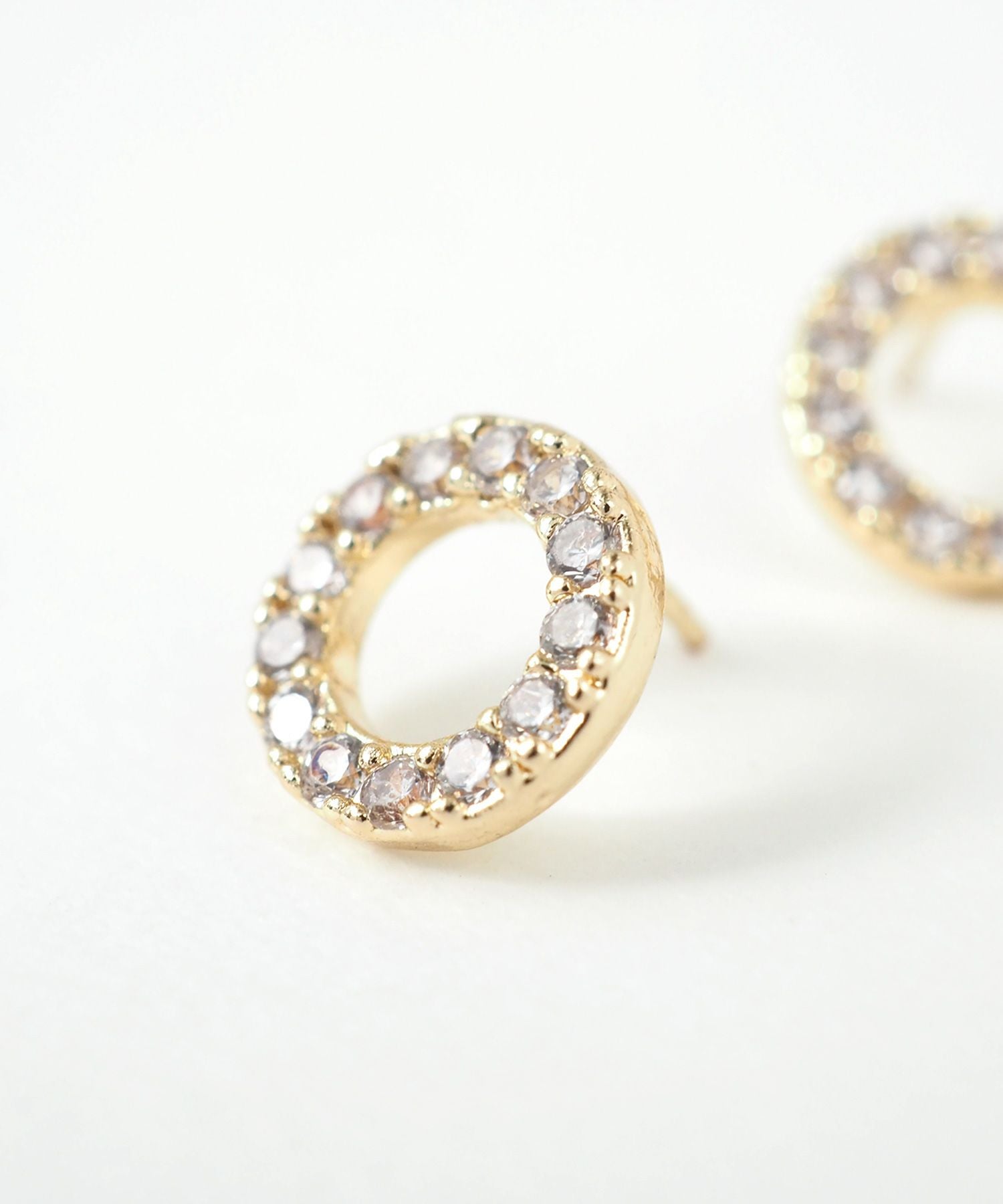 パヴェサークルスレッドレスサージカルステンレスポストピアス