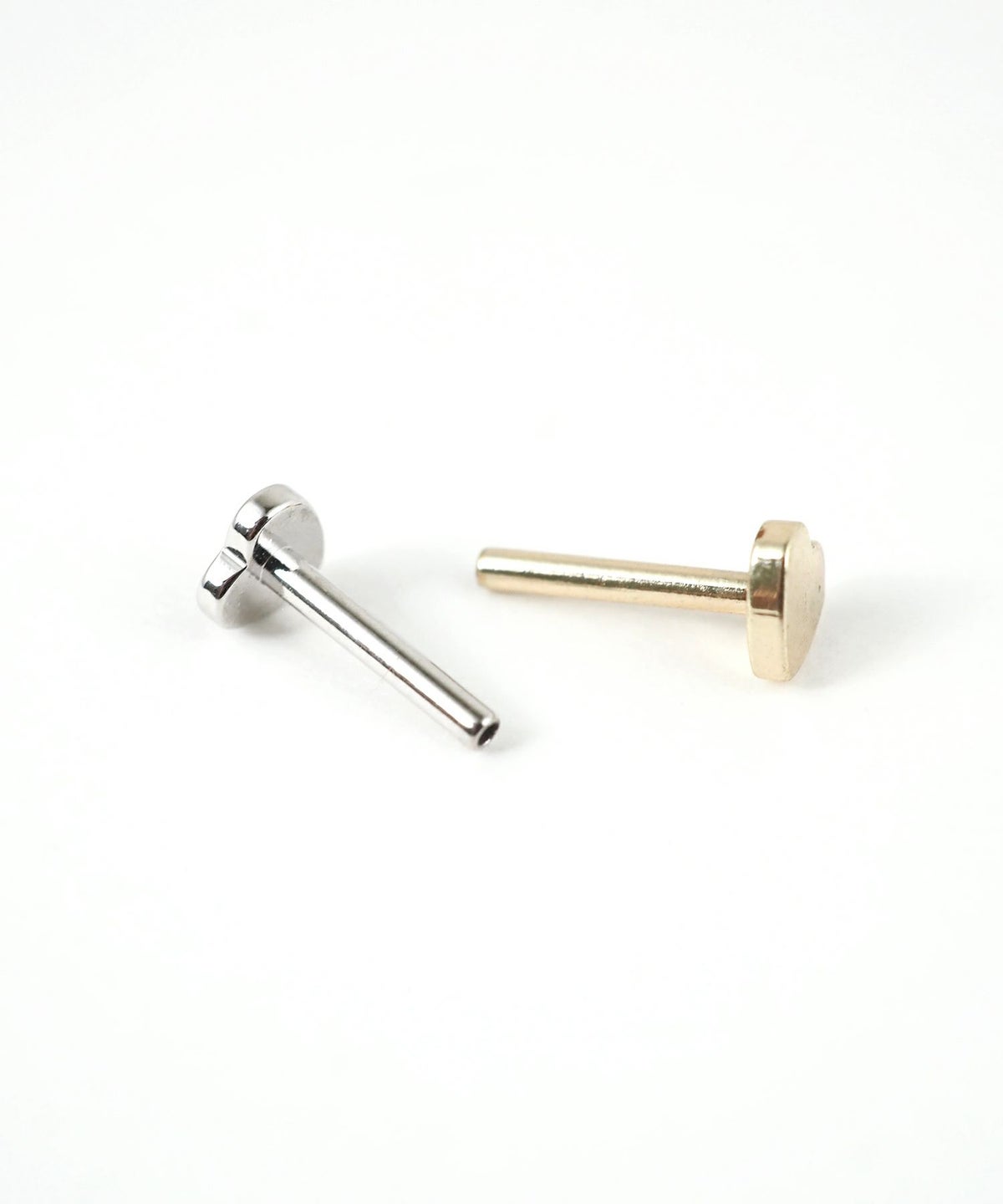 パヴェサークルスレッドレスサージカルステンレスポストピアス