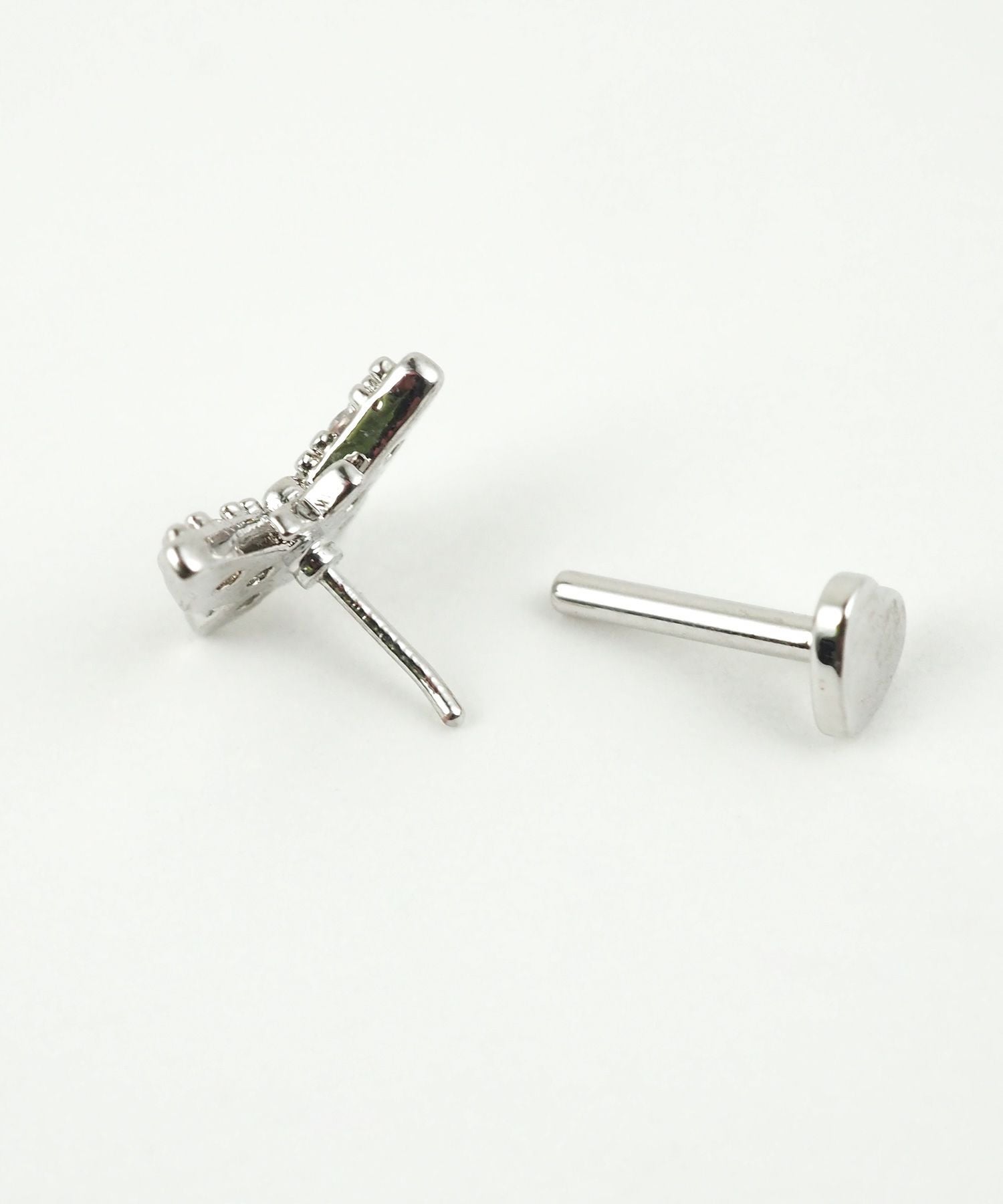 バタフライスレッドレスサージカルステンレスポストピアス