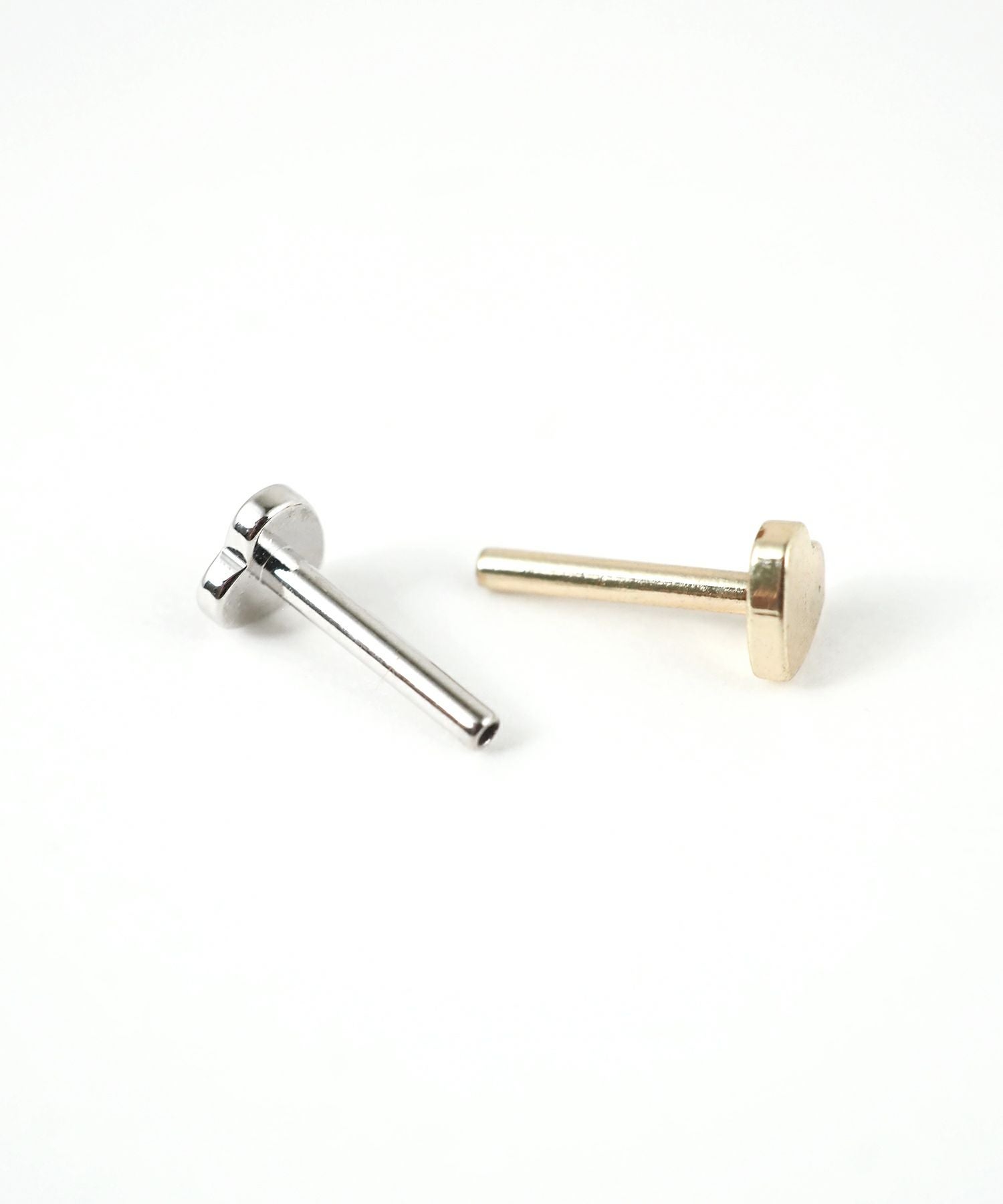 バタフライスレッドレスサージカルステンレスポストピアス