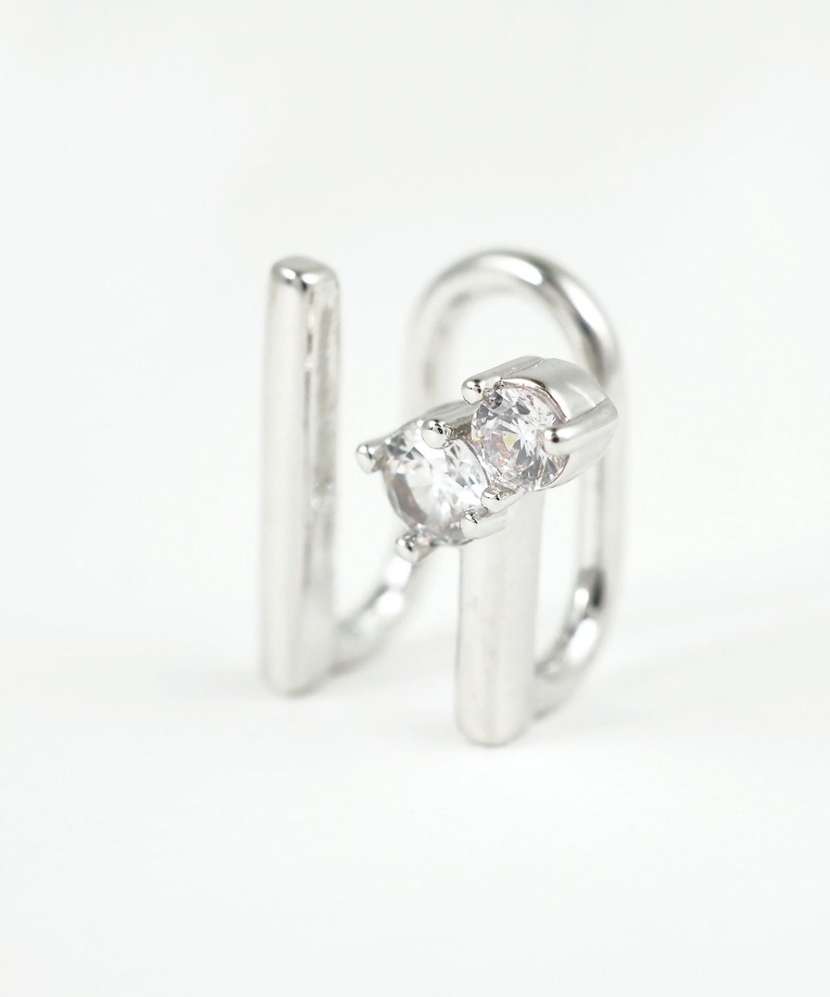 ツインジルコニア＆バーラウンドメタルイヤリング