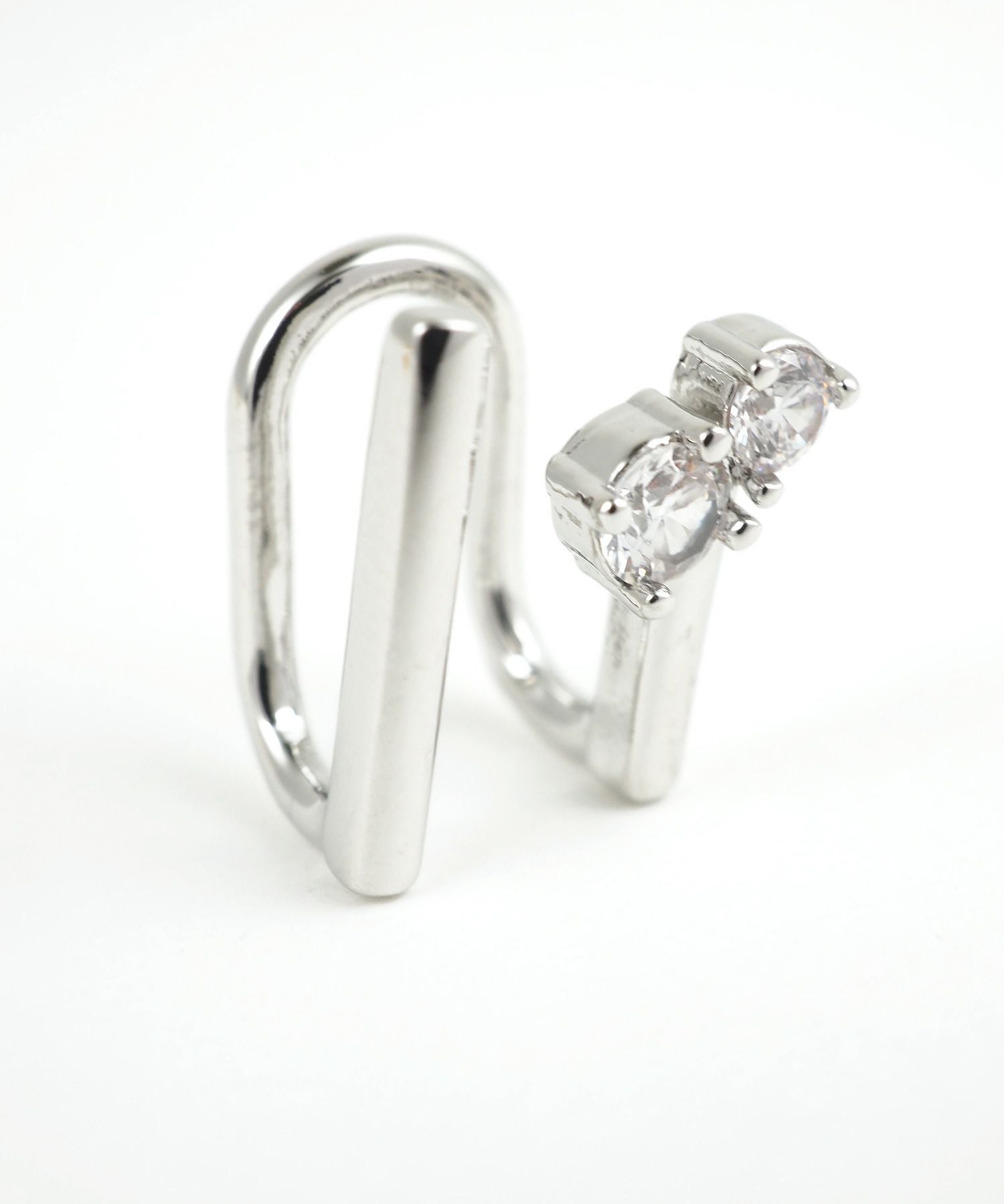 ツインジルコニア＆バーラウンドメタルイヤリング