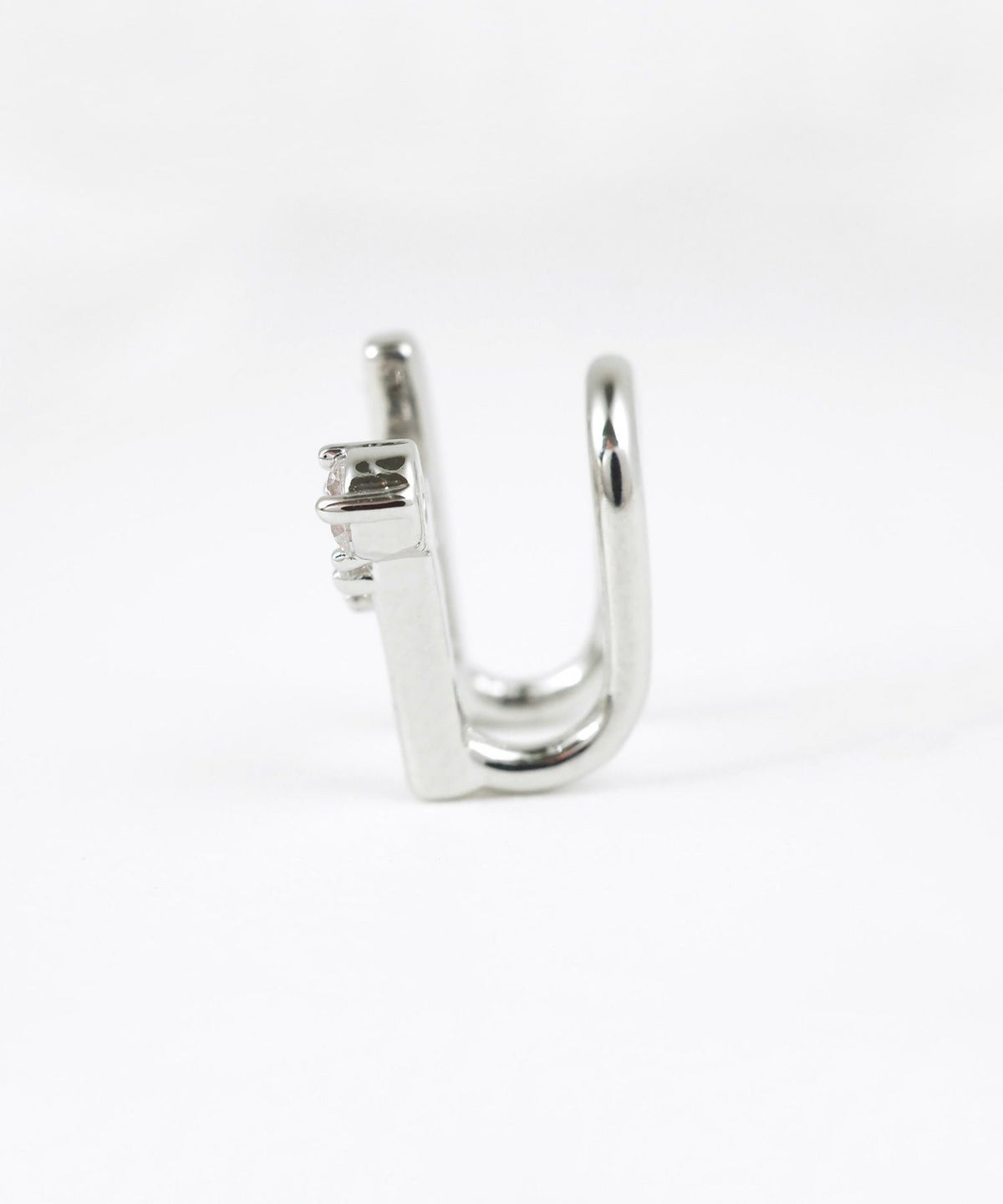 ツインジルコニア＆バーラウンドメタルイヤリング