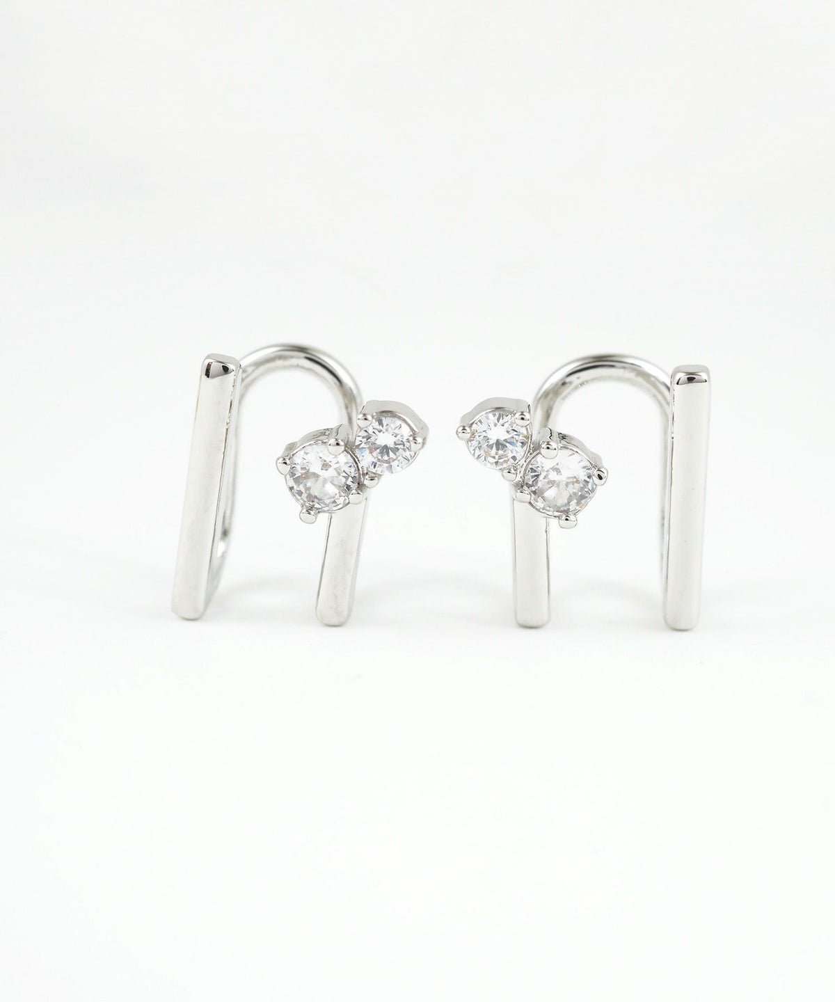 ツインジルコニア＆バーラウンドメタルイヤリング