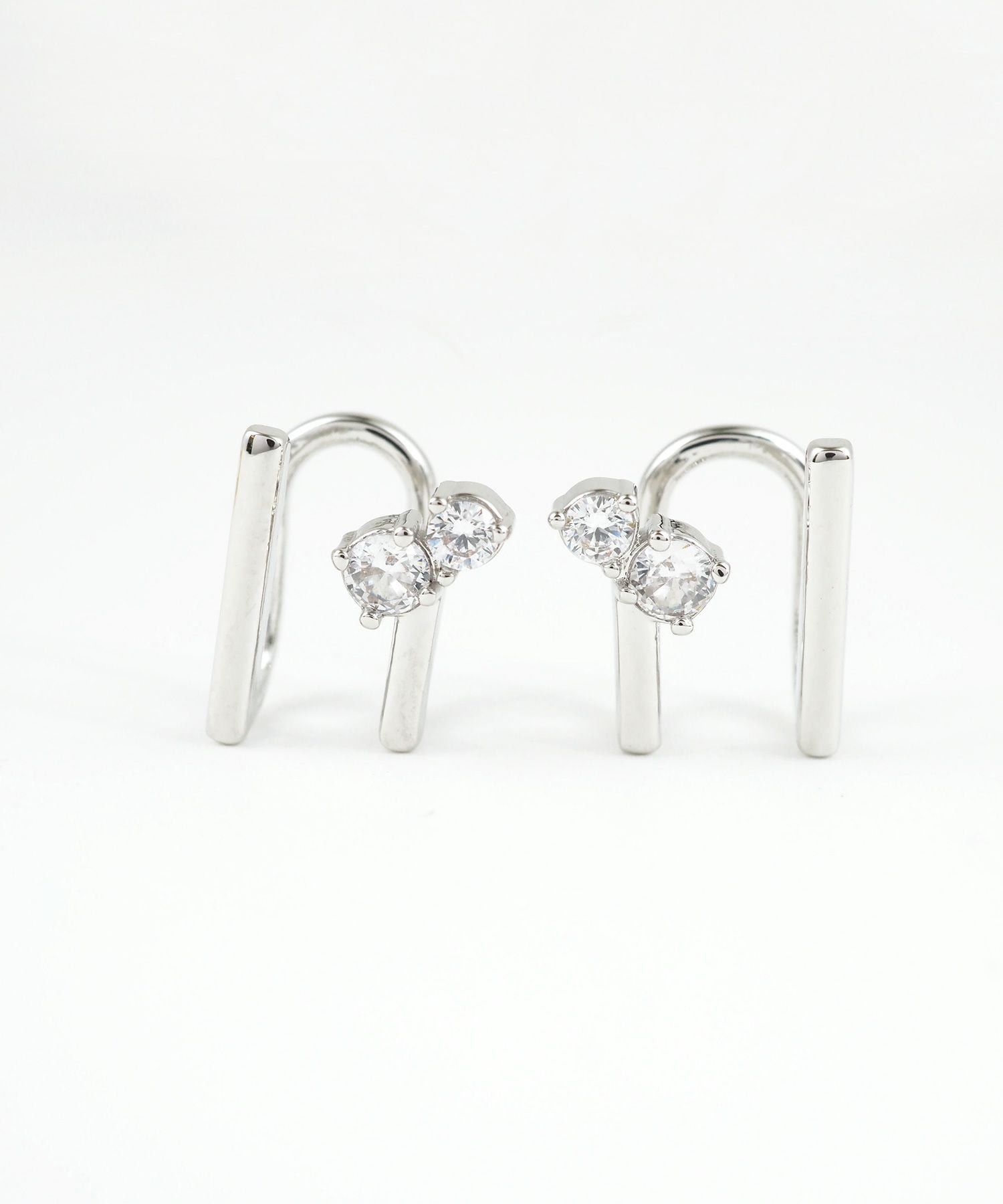 ツインジルコニア＆バーラウンドメタルイヤリング