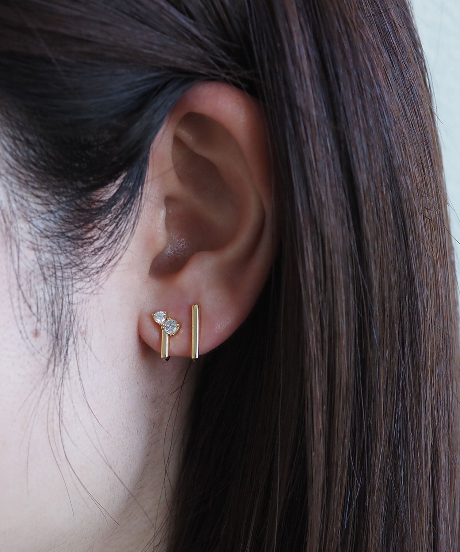 ツインジルコニア＆バーラウンドメタルイヤリング