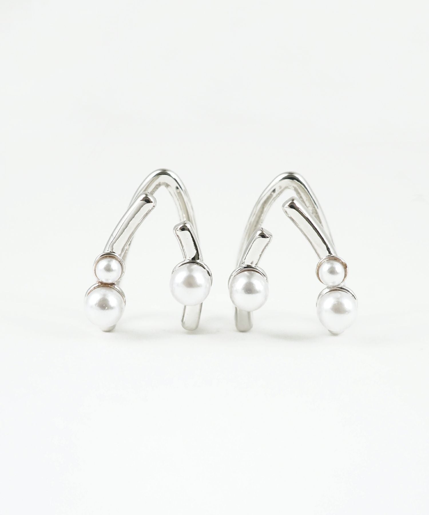 ニュアンスパールアーチラウンドメタルイヤリング