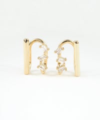 バゲットジルコニア＆バーラウンドメタルイヤリング