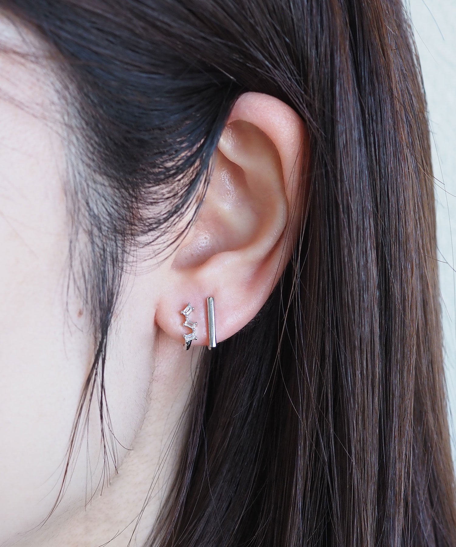 バゲットジルコニア＆バーラウンドメタルイヤリング