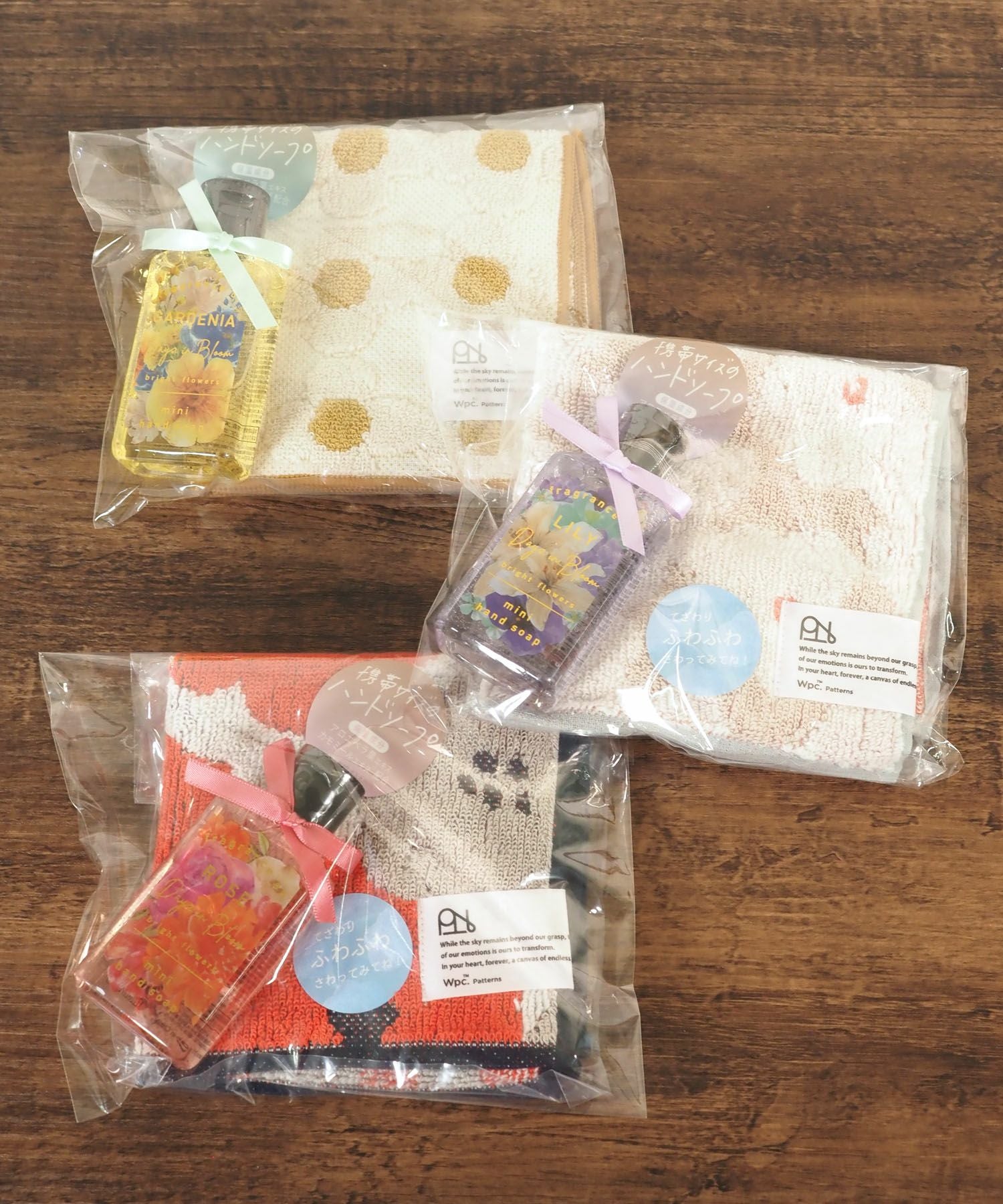 フラワータオルハンカチ＆デイズインブルームハンドソープギフトセット