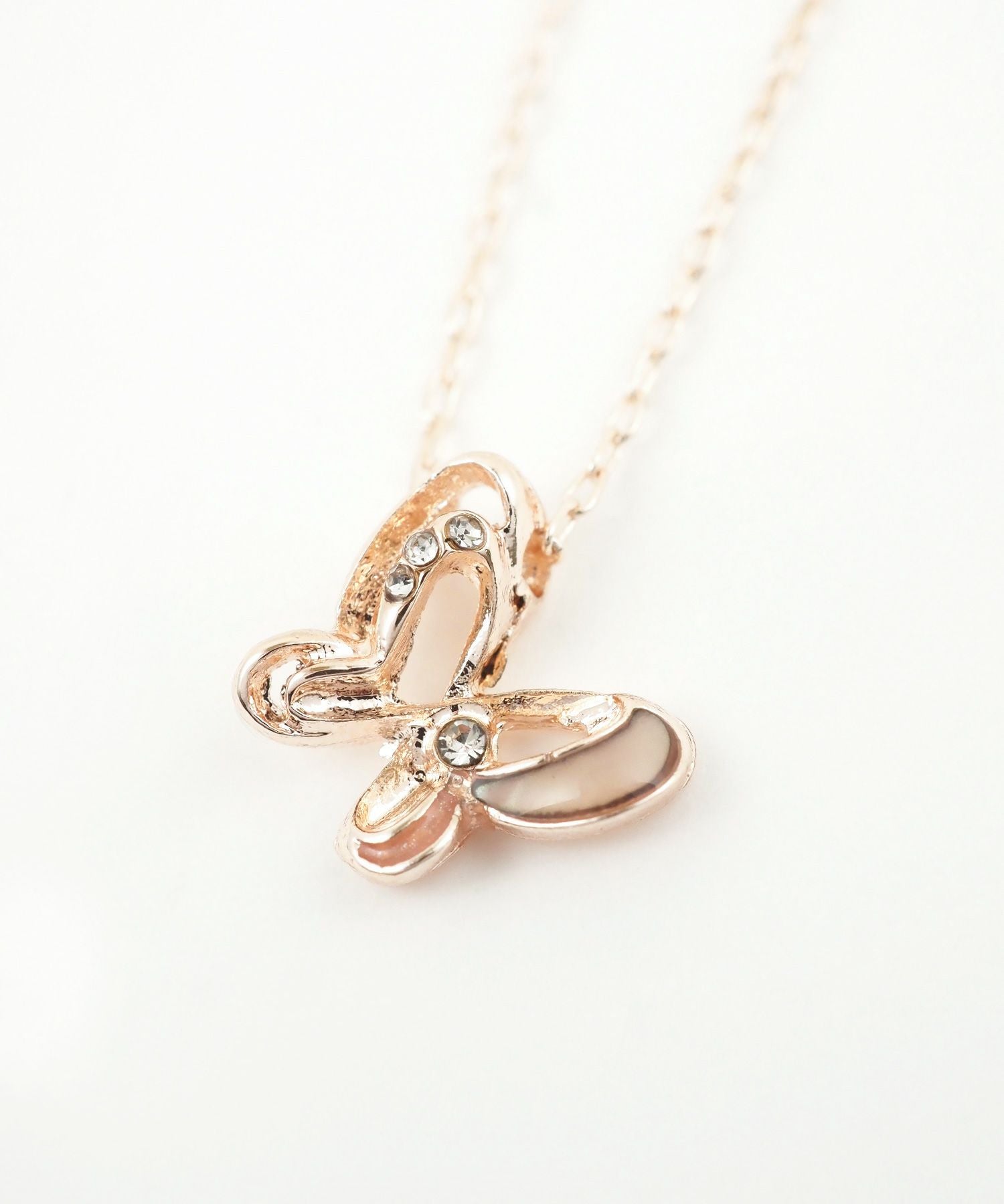 アシンメトリーバタフライネックレス